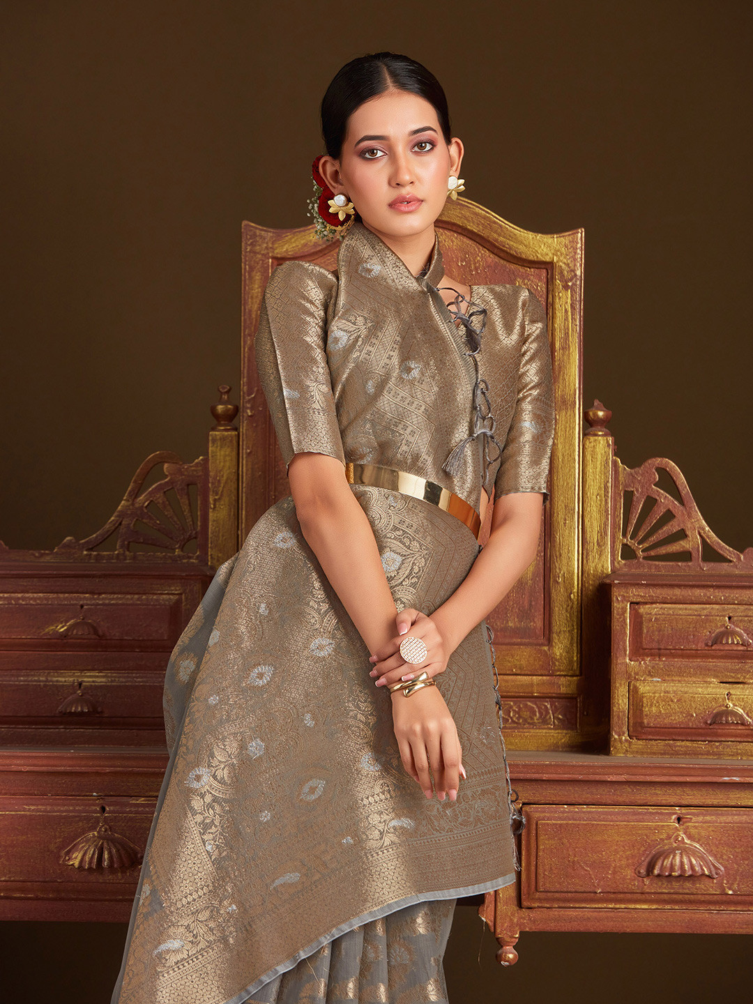 

Sangria Woven Design Zari Linen Saree, Grey