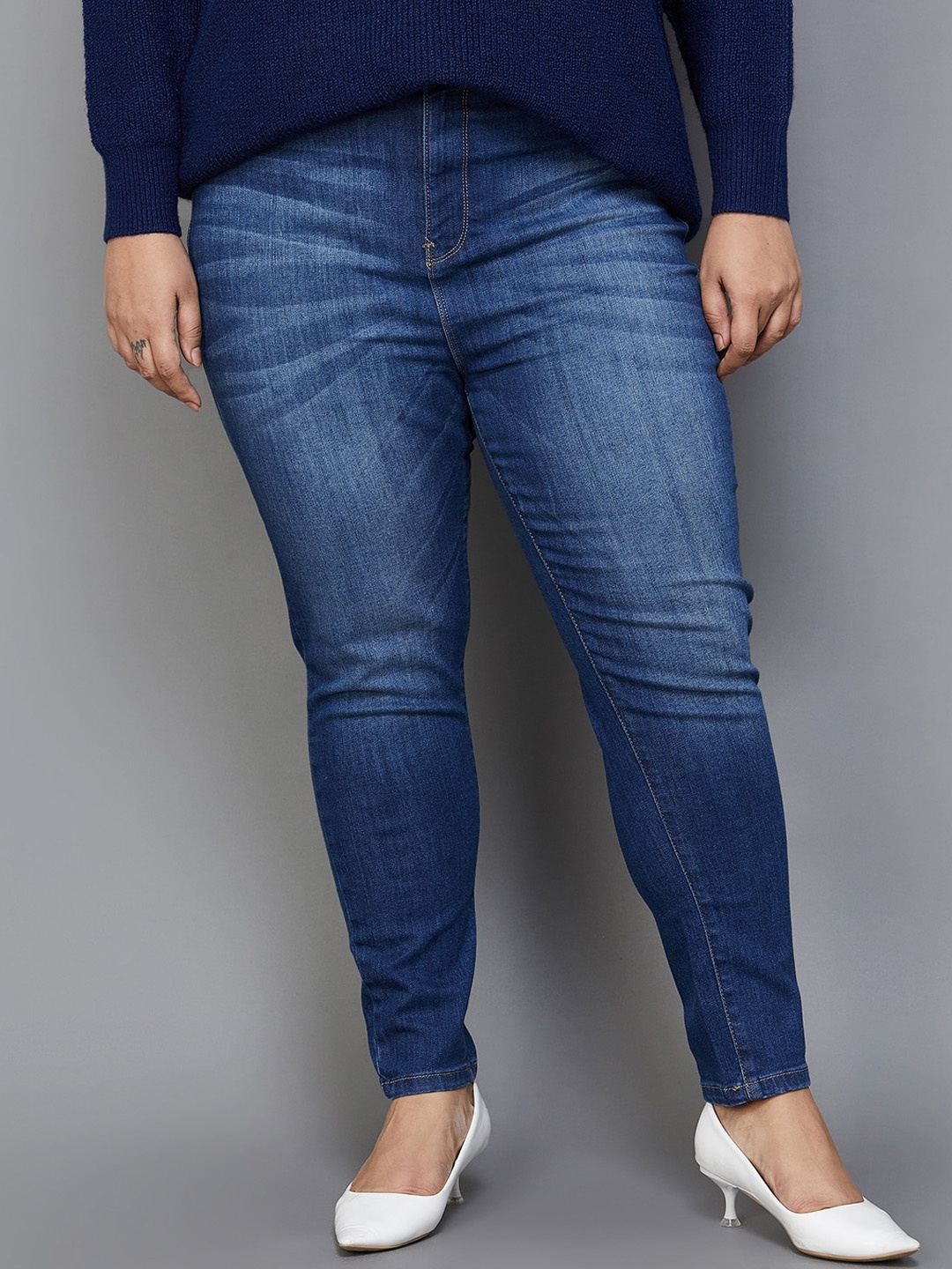 

Nexus by Lifestyle Women Plus Size Skinny Fit Slash Knee Light Fade Jeans, Blue