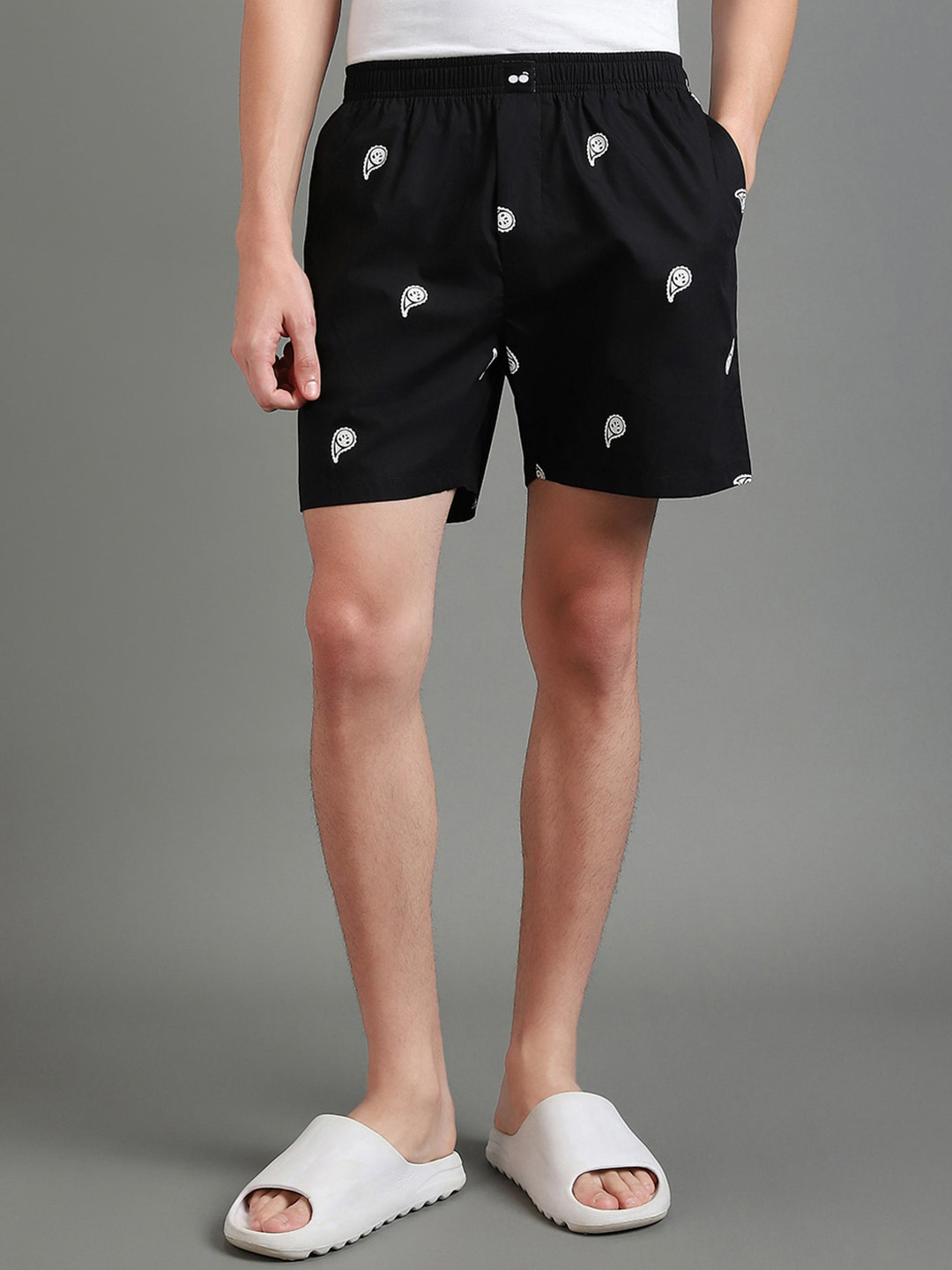 

Bewakoof Conversational Printed Pure Cotton, Black