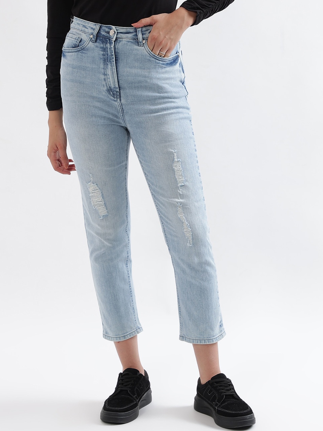 

ELLE Women Slim Fit Mildly Distressed Light Fade Stretchable Slim Fit Jeans, Blue