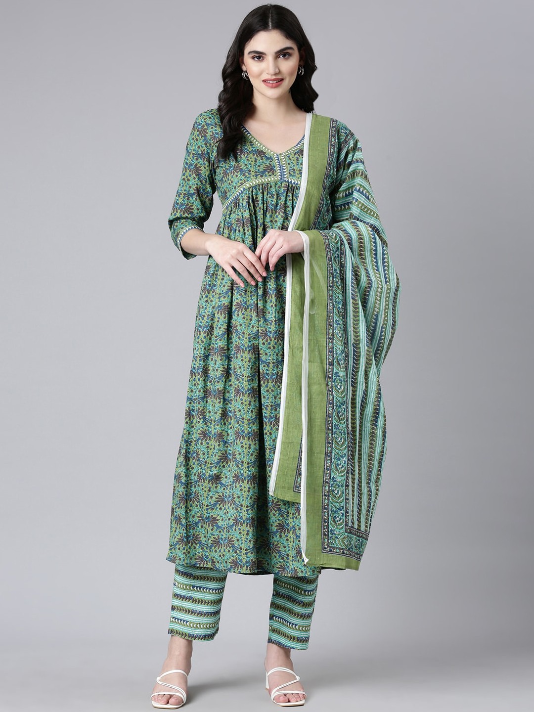 

ERISHA Floral Printed V-Neck Pure Cotton Kurta with Trousers & Dupatta, Green