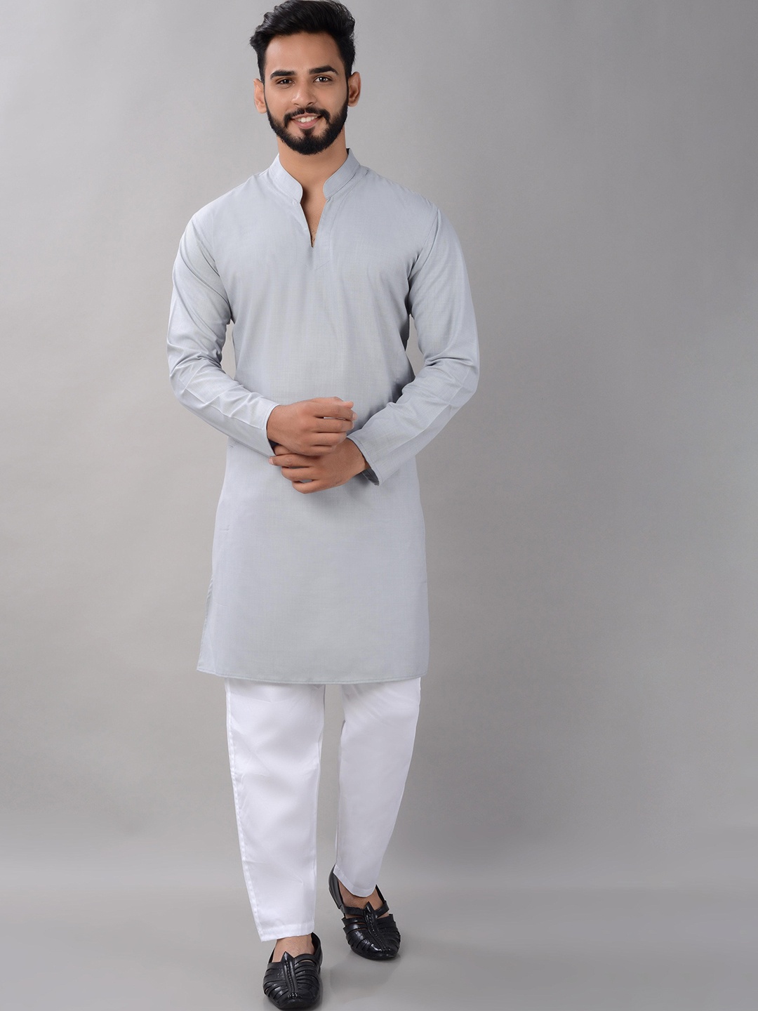 

VILLAIN Embroidered Mandarin Collar Straight Kurta With Pyjamas, Grey