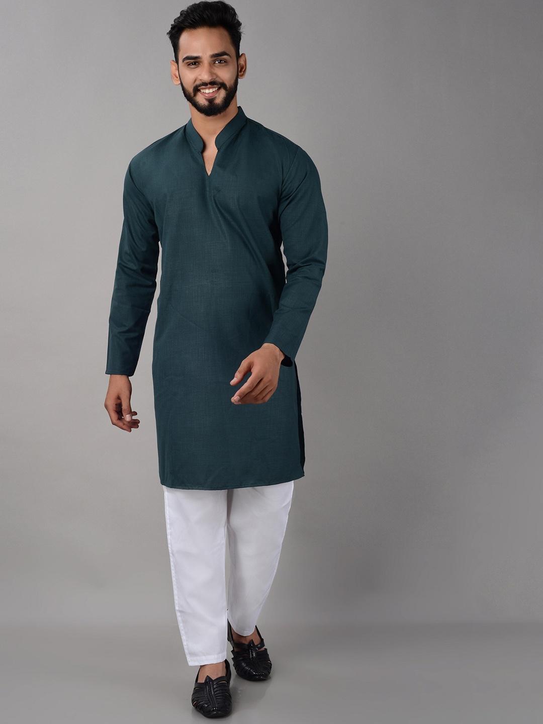 

VILLAIN Mandarin Collar Long Sleeves Straight Kurta & Pyjamas, Green