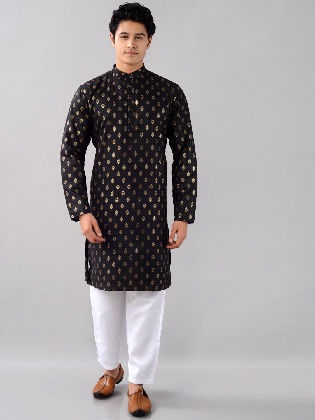 

VILLAIN Ethnic Motifs Printed Band Collar Long Sleeves Straight Kurta & Pyjamas, Black