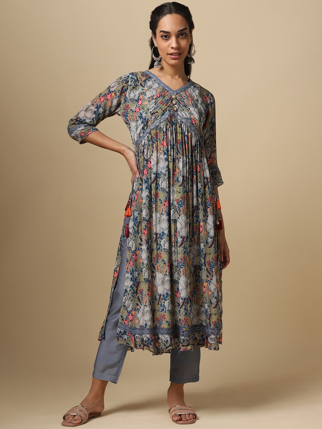 

House Of Dharaa Floral Printed Empire Kurta with Trousers, Grey