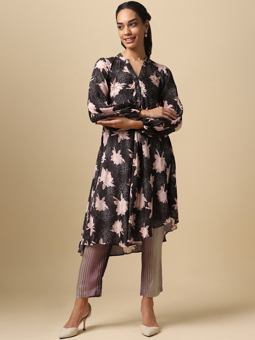 

House Of Dharaa Floral Printed Kurta With Trousers, Grey