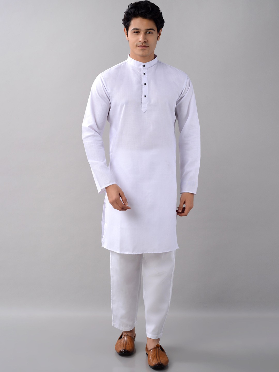 

VILLAIN Mandarin Collar Long Sleeves Straight Kurta & Pyjamas, White