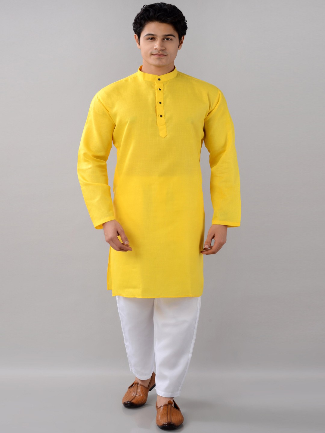 

VILLAIN Mandarin Collar Regular Kurta with Pyjamas, Yellow