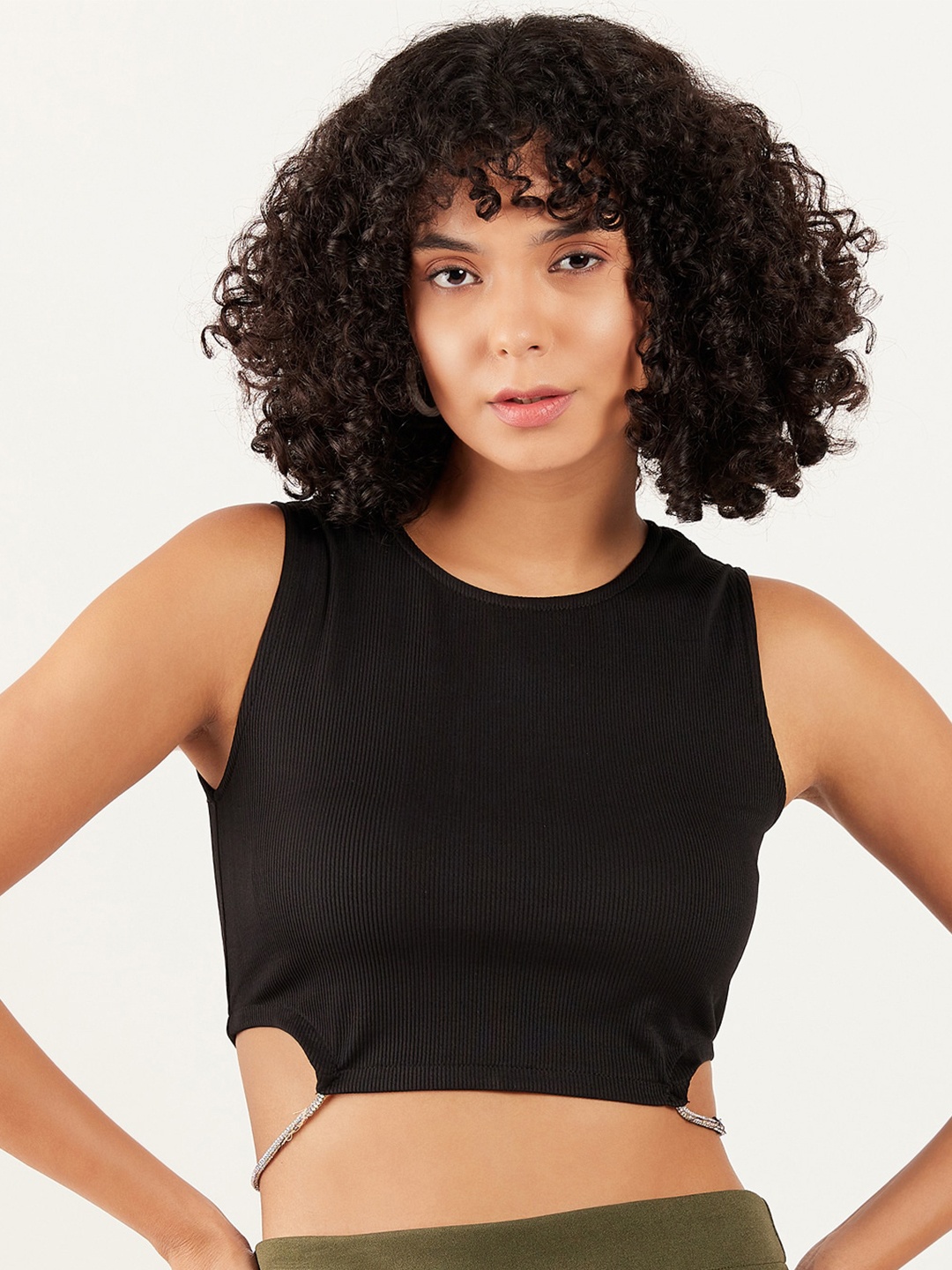 

Athena Round Neck Cut-Out Detailed Fitted Crop Top, Black