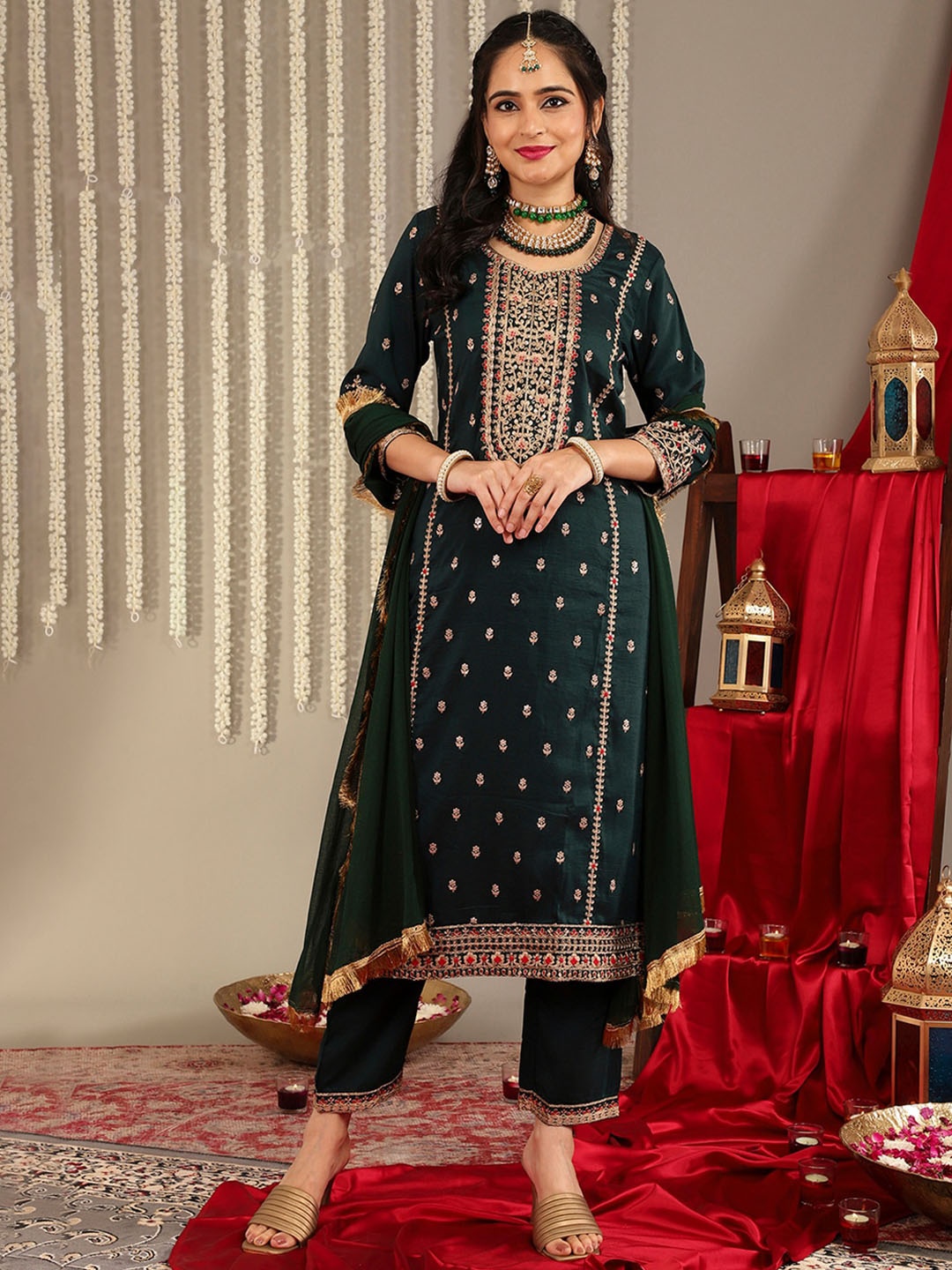 

Varanga Ethnic Motifs Embroidered Regular Kurta With Trousers & Dupatta, Green