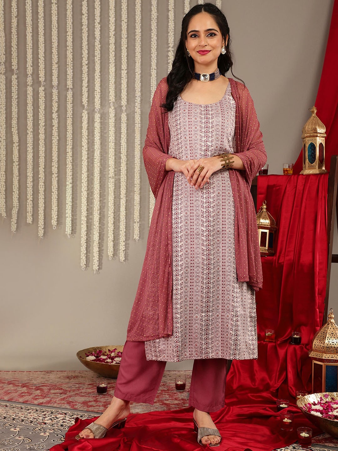 

Varanga Women Shoulder Straps Woven Printed Straight Kurta & Trouser With Dupatta, Mauve