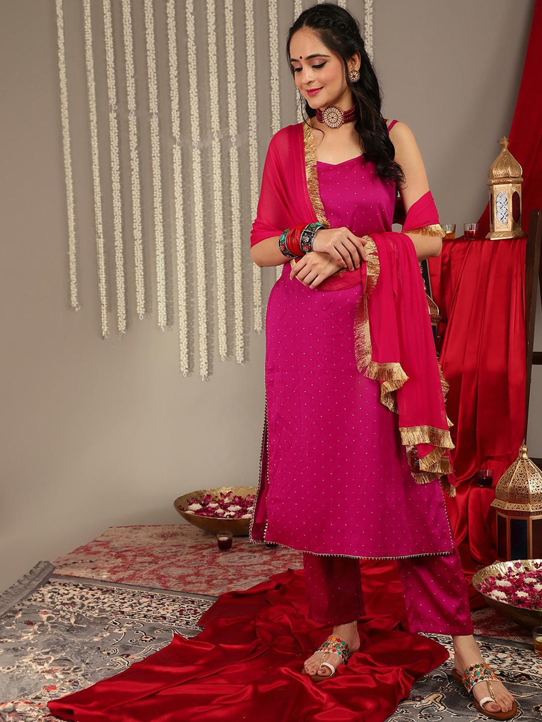 

Varanga Jacquard Strap Style Woven Kurta Set And Chiffon Dupatta, Pink