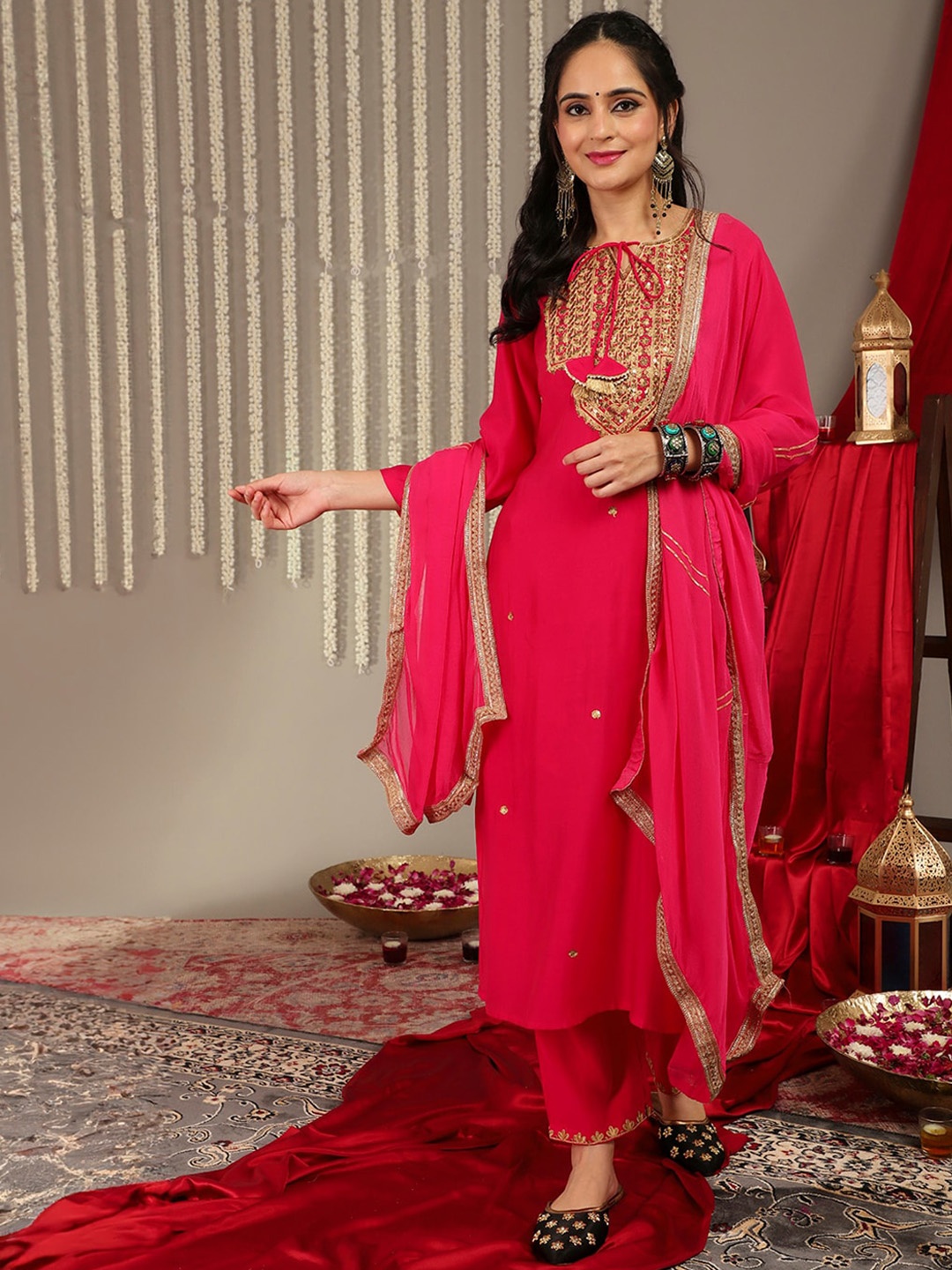 

Varanga Ethnic Motifs Yoke Design Regular Sequinned Kurta With Trousers & Dupatta, Fuchsia
