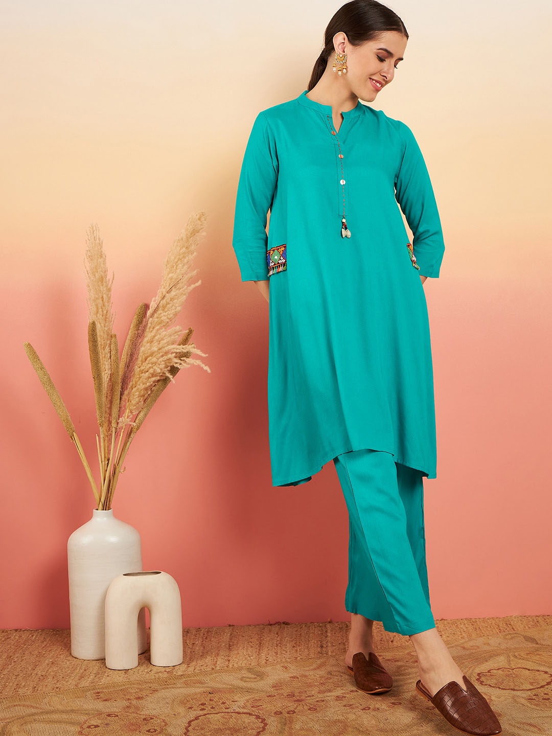 

Sangria Thread Work Mandarin Collar A-Line Fusion Kurta With Palazzo, Green