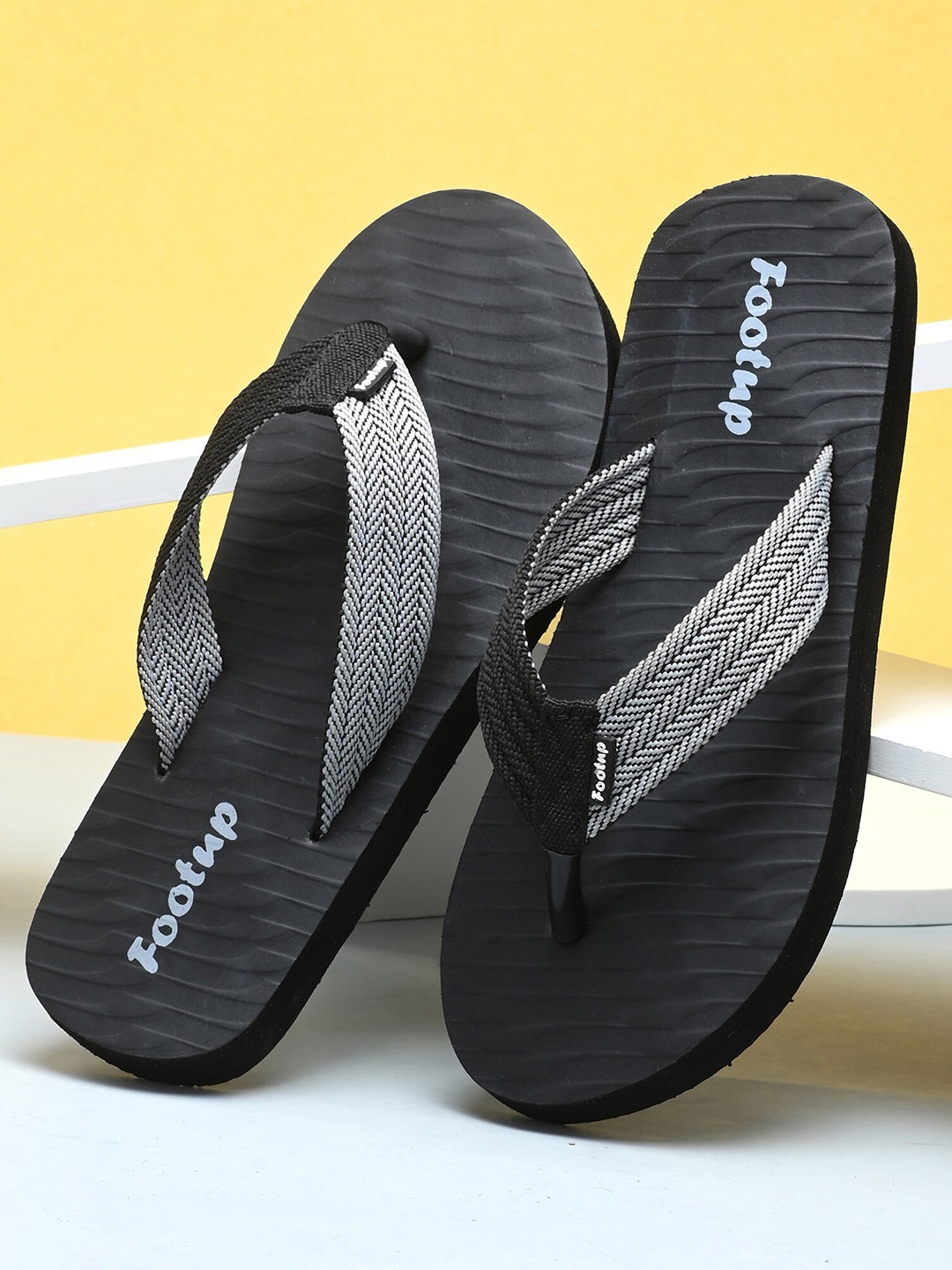 

FOOTUP Men Colourblocked Thong Flip-Flops, Black