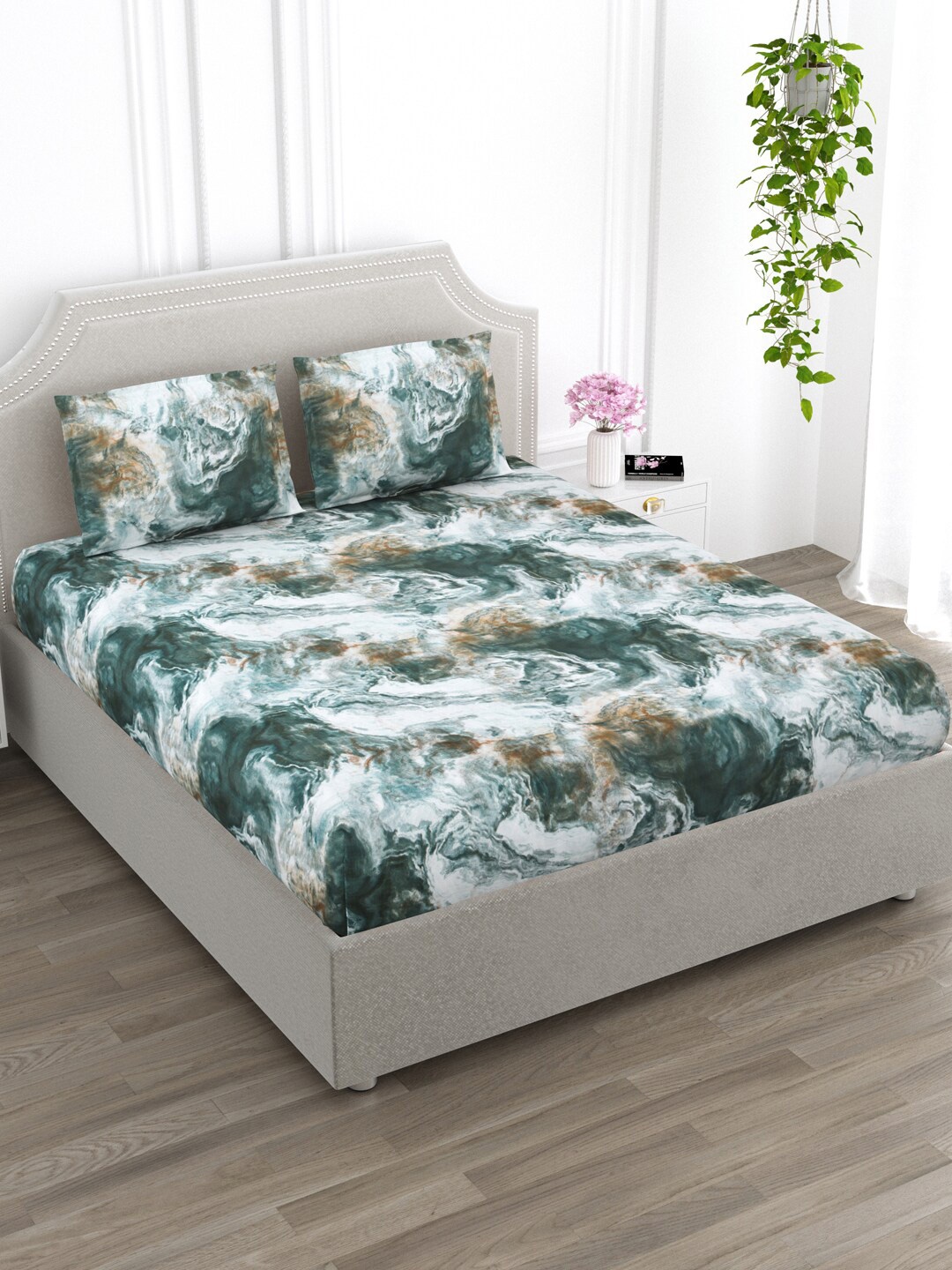 

EverHOME Unic Green & White Abstract Cotton 300 TC Flat King Bedsheet With 2 Pillow Covers