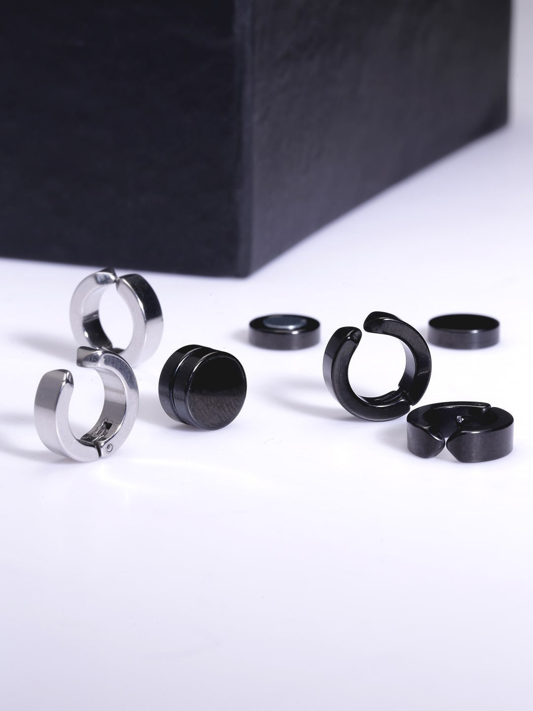 

WROGN Set Of 3 Rhodium-Plated Circular Studs Earrings, Black