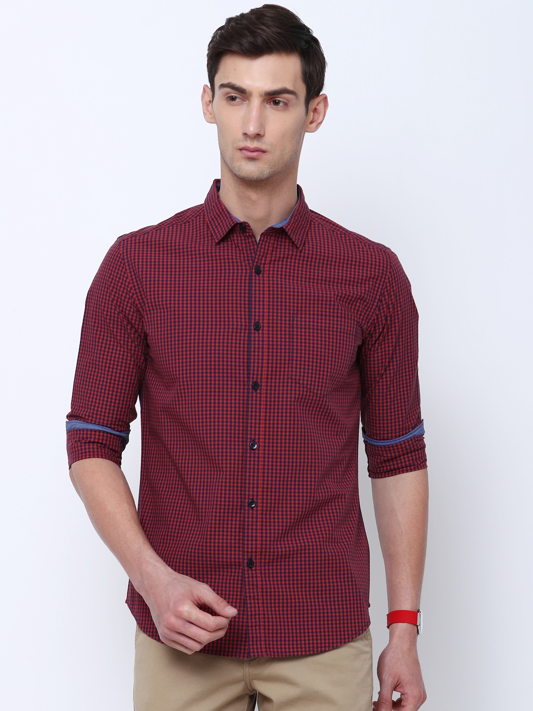 

Black coffee Men Navy Blue & Red Slim Fit Checked Casual Shirt