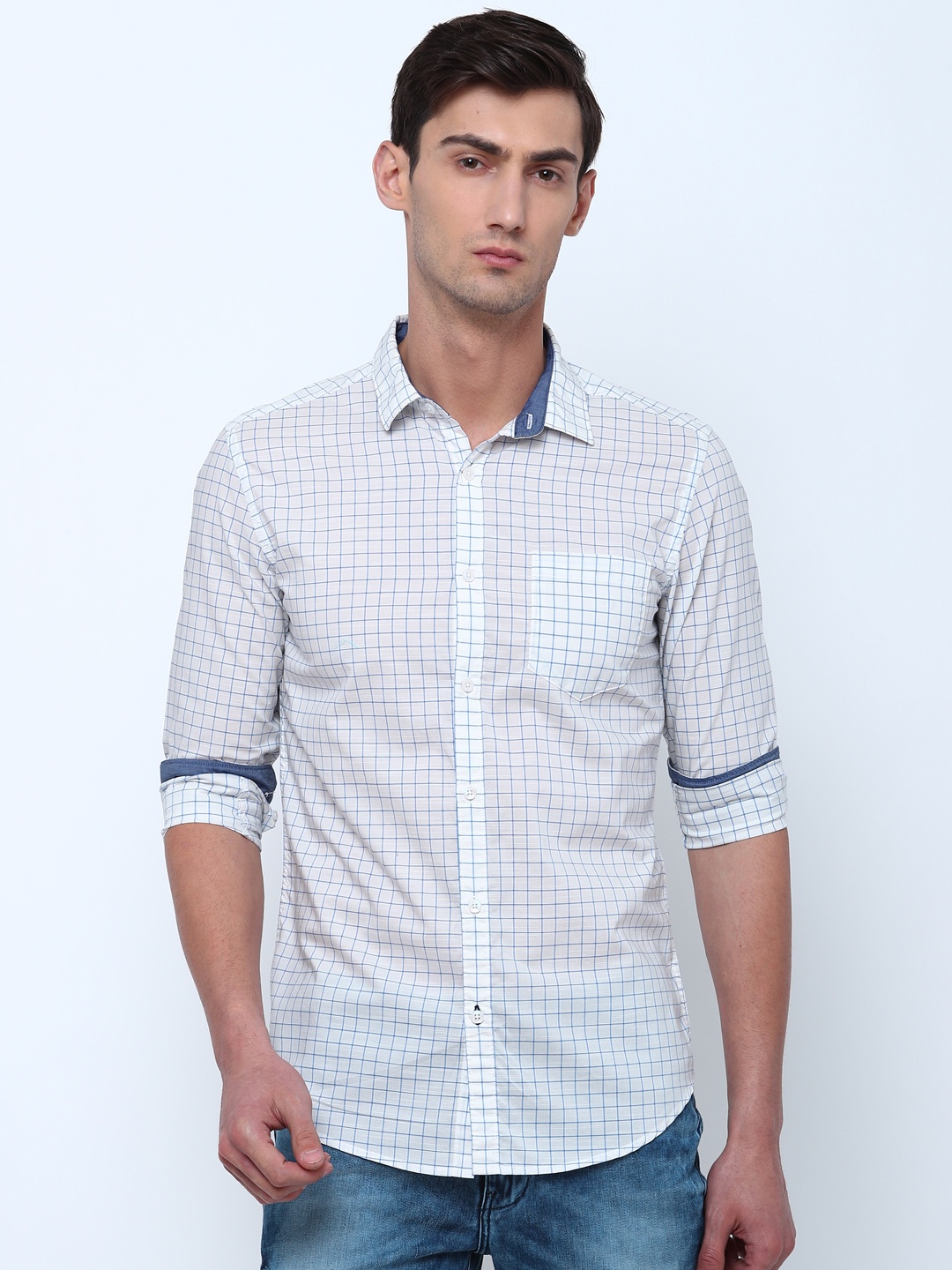 

Black coffee Men Off-White & Blue Slim Fit Checked Casual Shirt