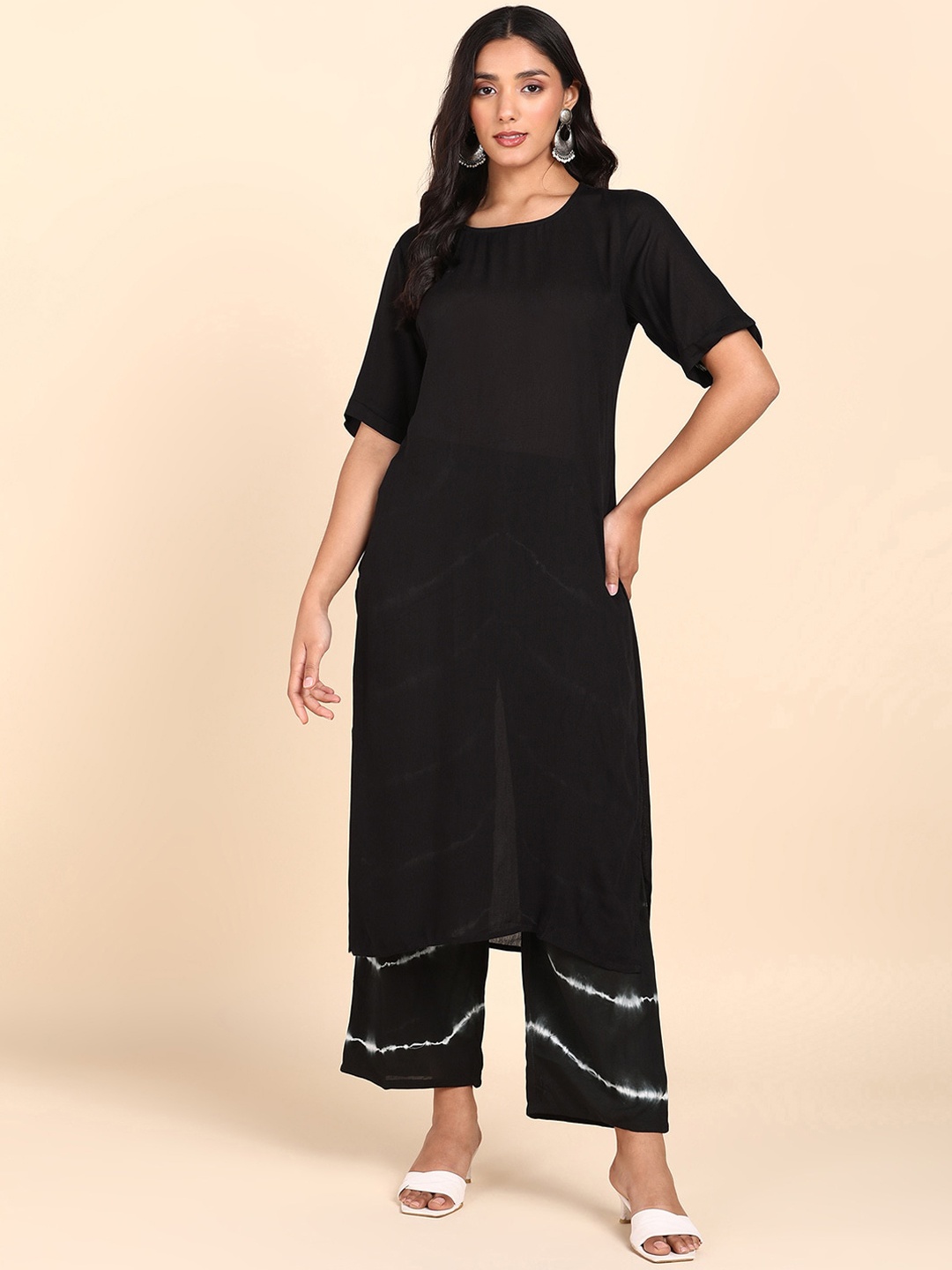 

Maaesa Round Neck Straight Kurta with Trousers, Black