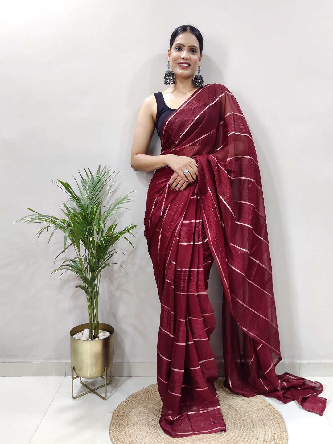 

Riddhi Textile Hub Striped Saree, Maroon