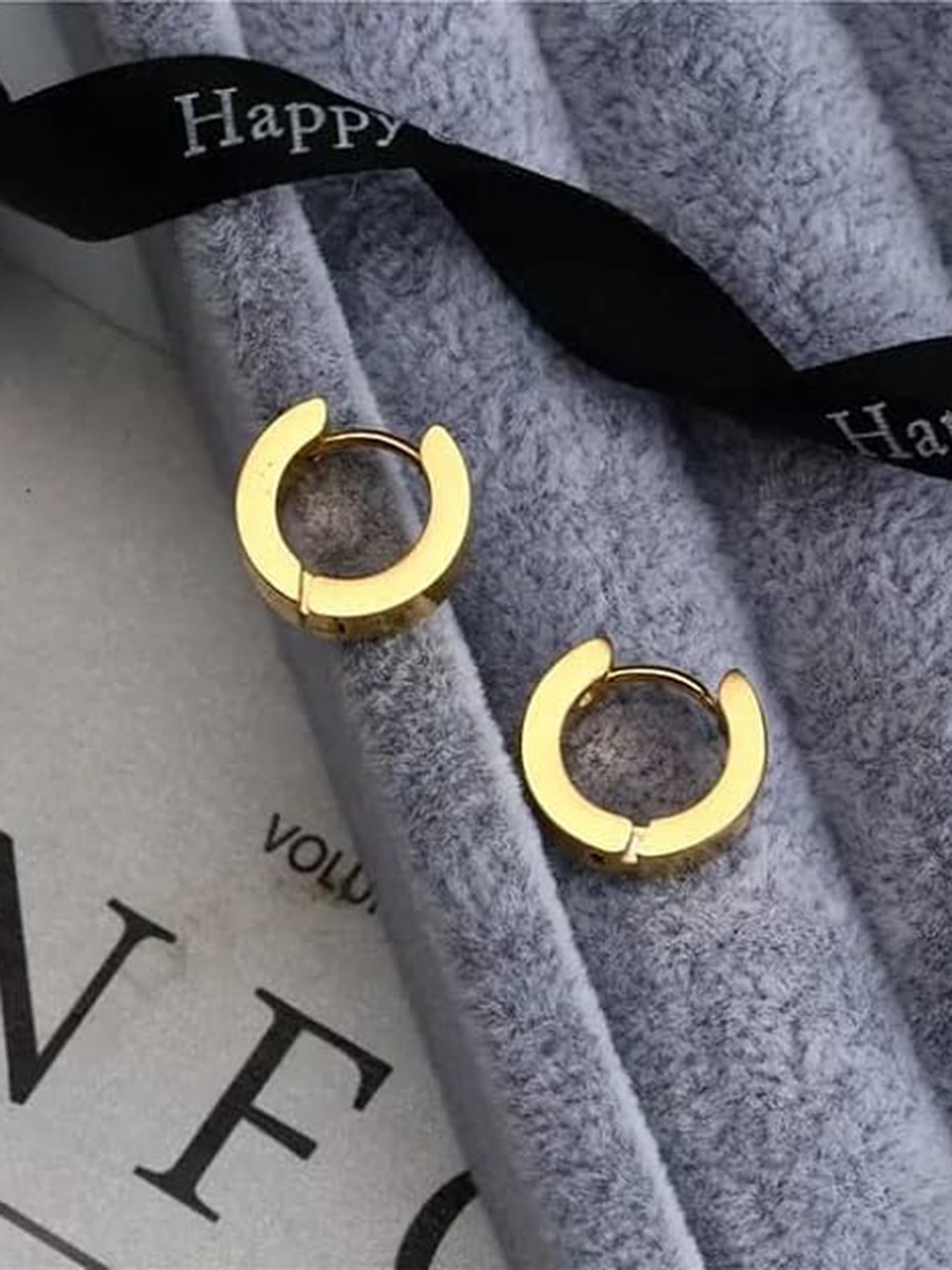 

KRYSTALZ Men Gold-Plated Circular Studs Earrings