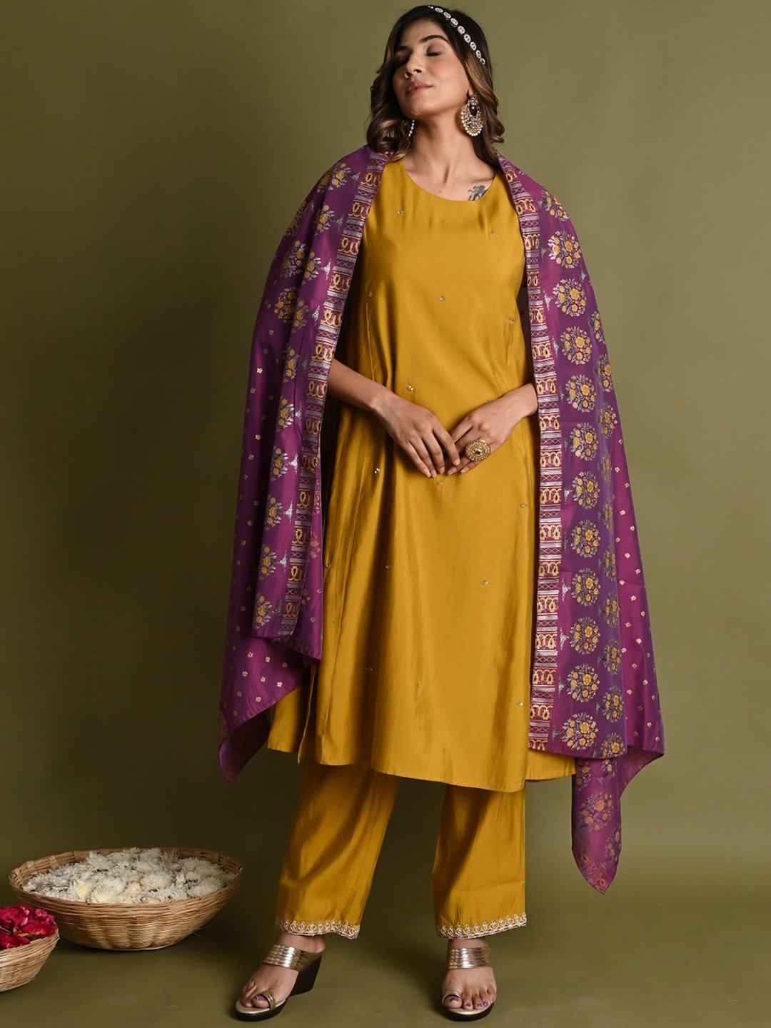 

Do Dhaage Floral Embroidered Sequinned Kurta with Trousers & Dupatta, Mustard