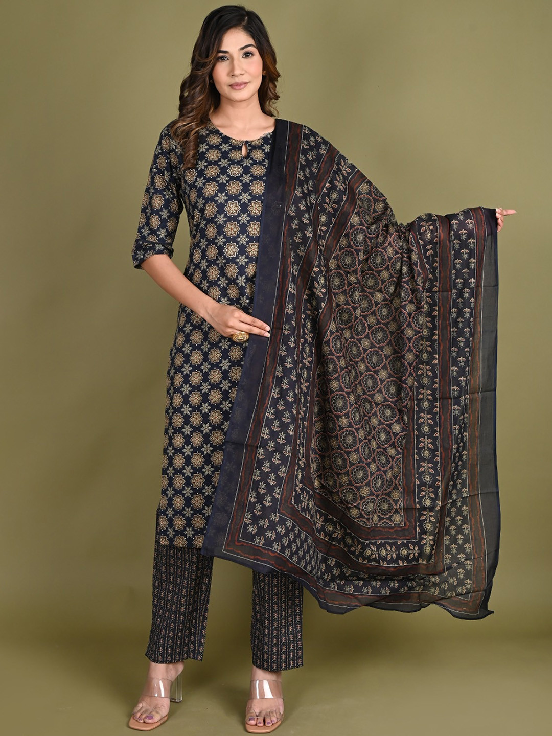 

Do Dhaage Ethnic Motifs Printed Regular Kurta with Trouser & Dupatta, Navy blue