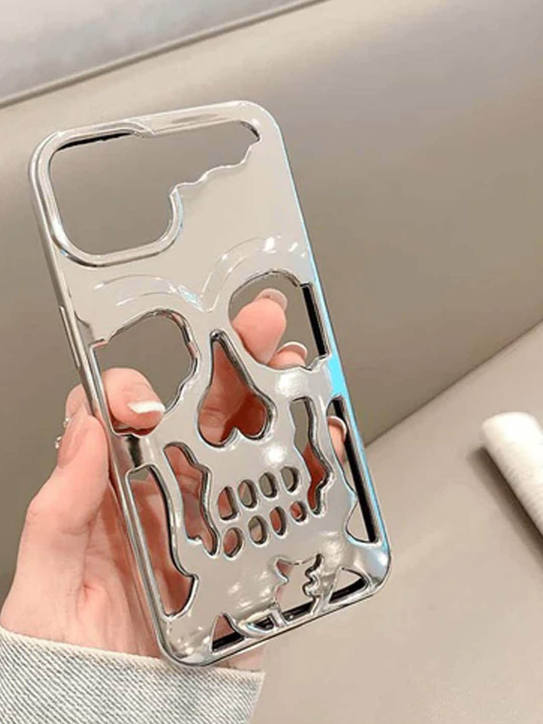 

TREEMODA Electroplated Skull iPhone 13 Back Case, Silver
