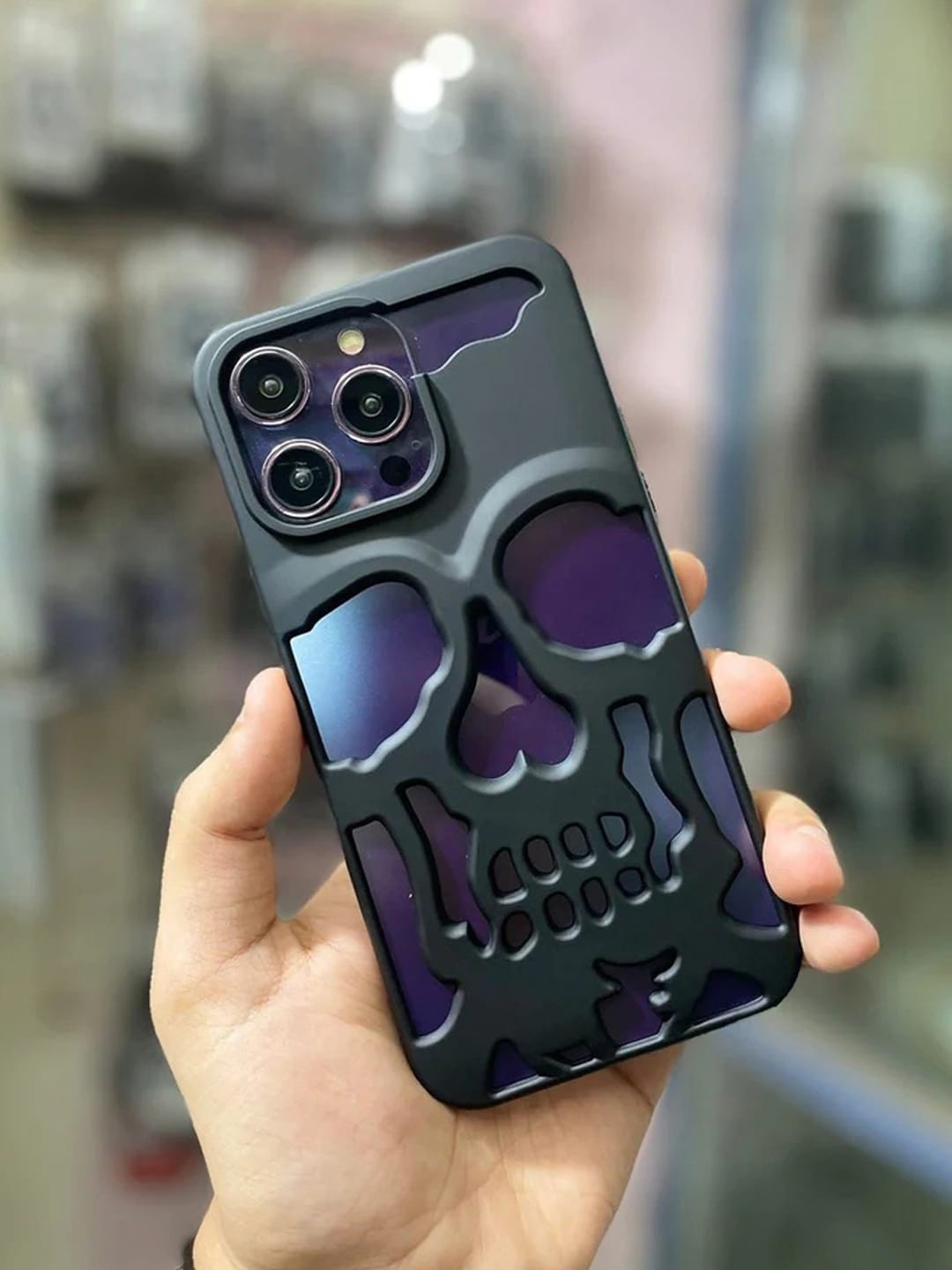 

TREEMODA Electroplated Skull iPhone 13 Back Case, Black