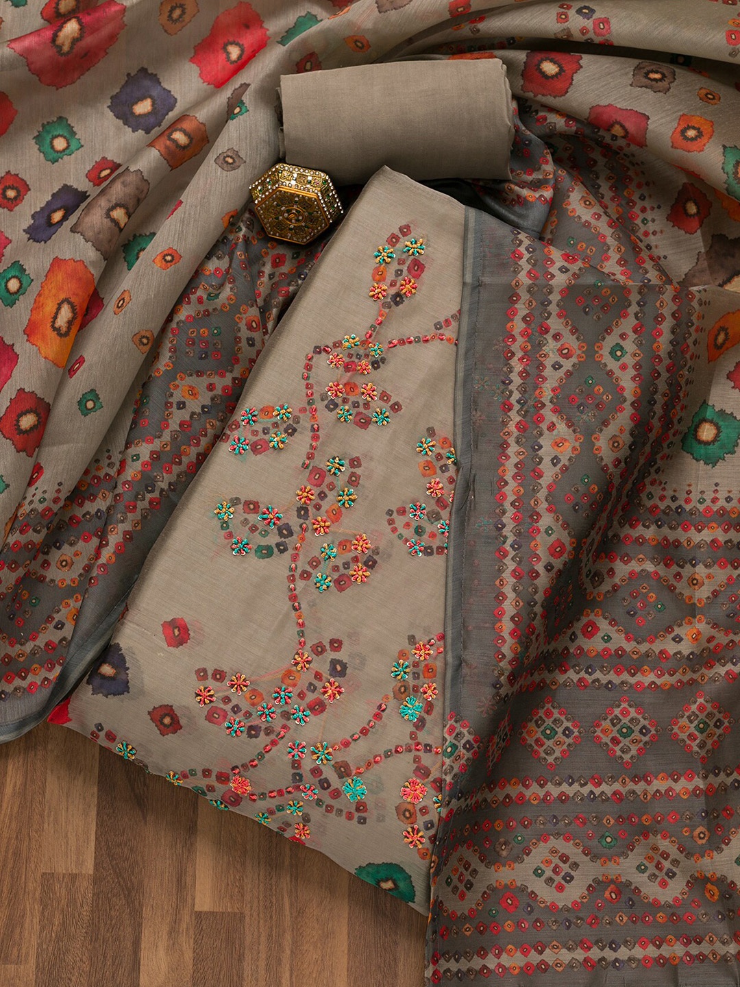 

Koskii Printed Unstitched Dress Material, Grey