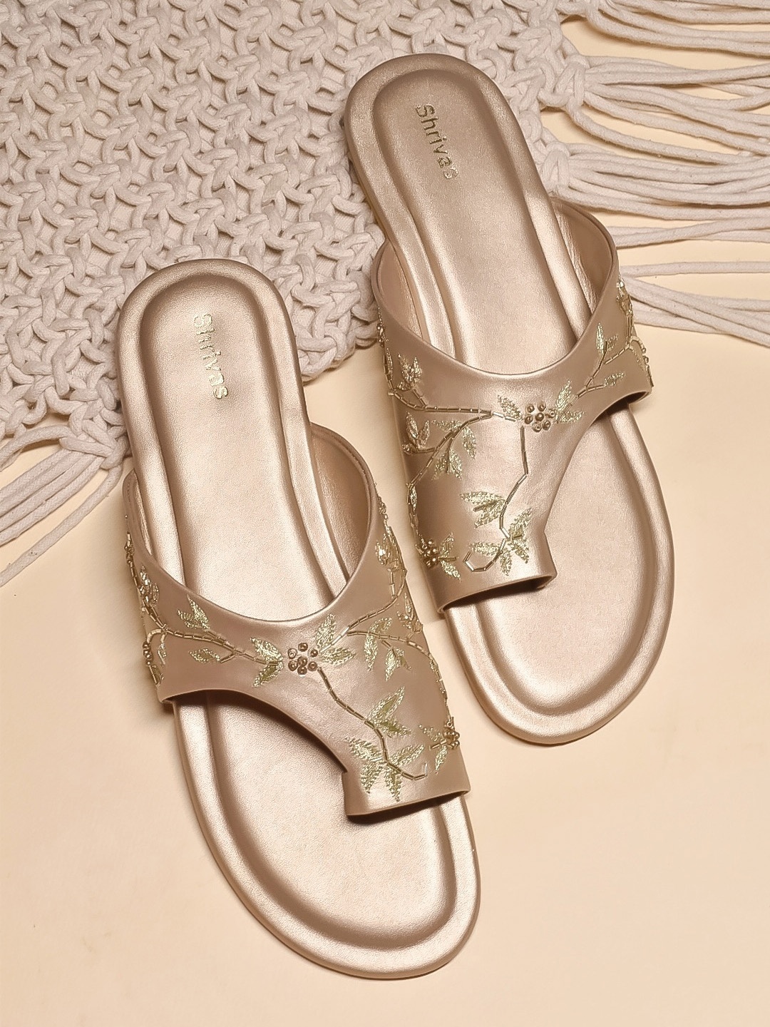 

SHRIVAS BY ARCHITA MEHTA Dira Embroidered Ethnic One Toe Flats, Gold