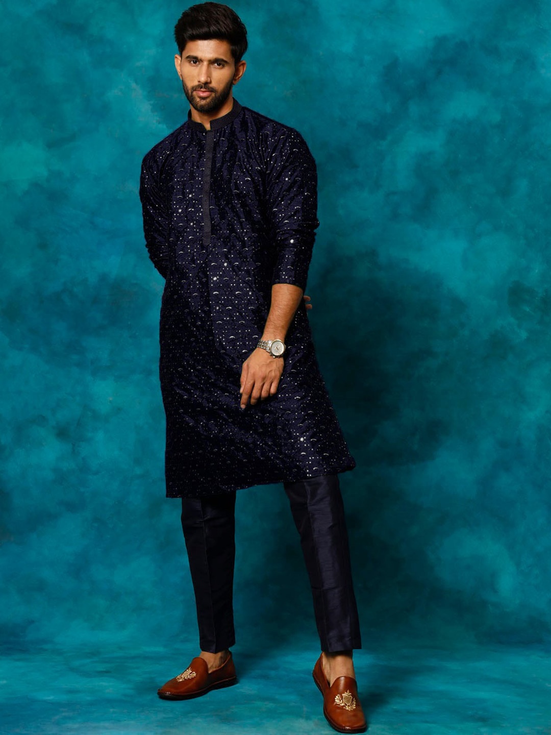 

VASTRAMAY Floral Embroidered Sequinned Straight Kurta With Trousers, Navy blue