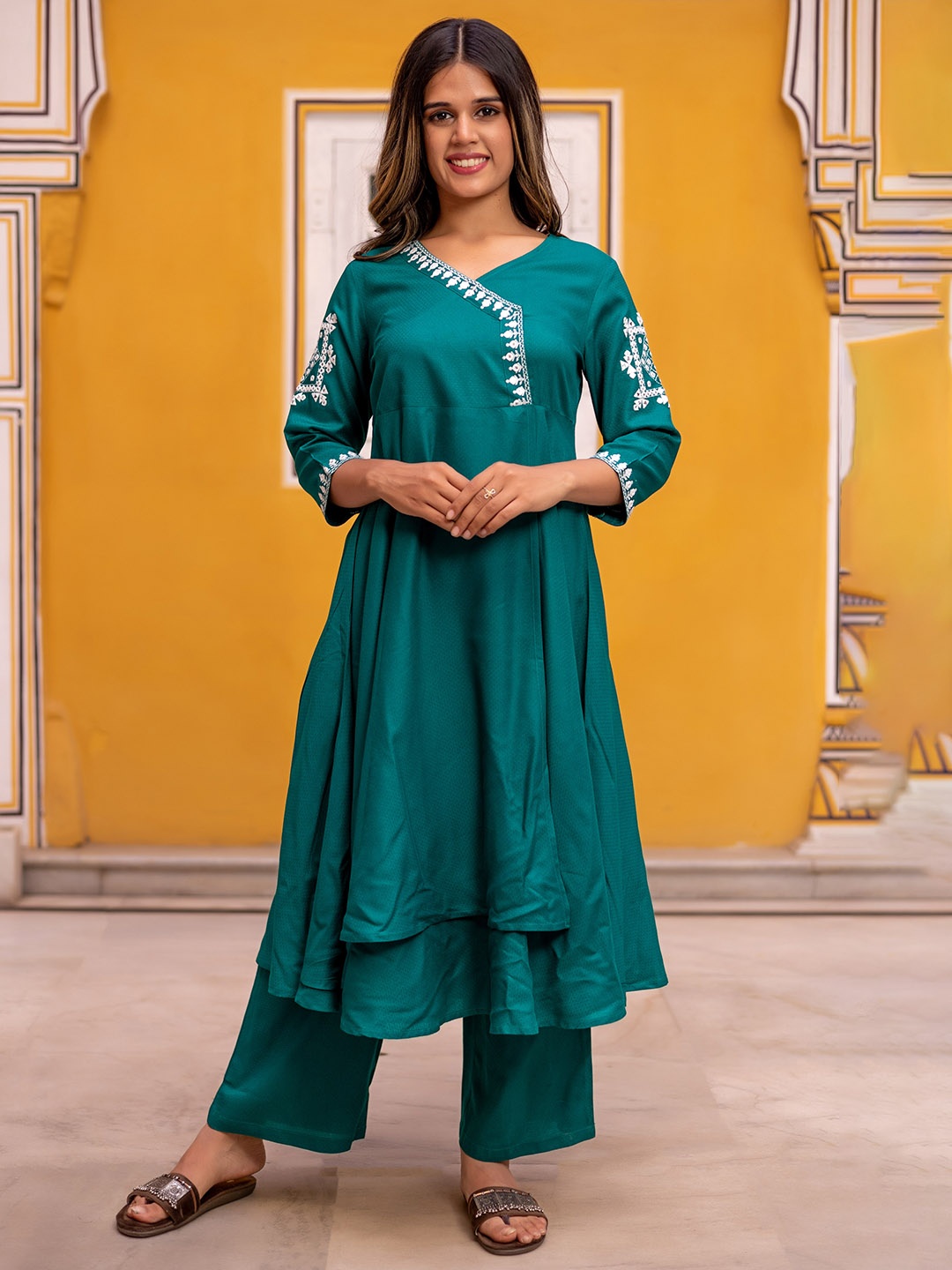 

KASYA Thread Work Kurta with Palazzos, Green