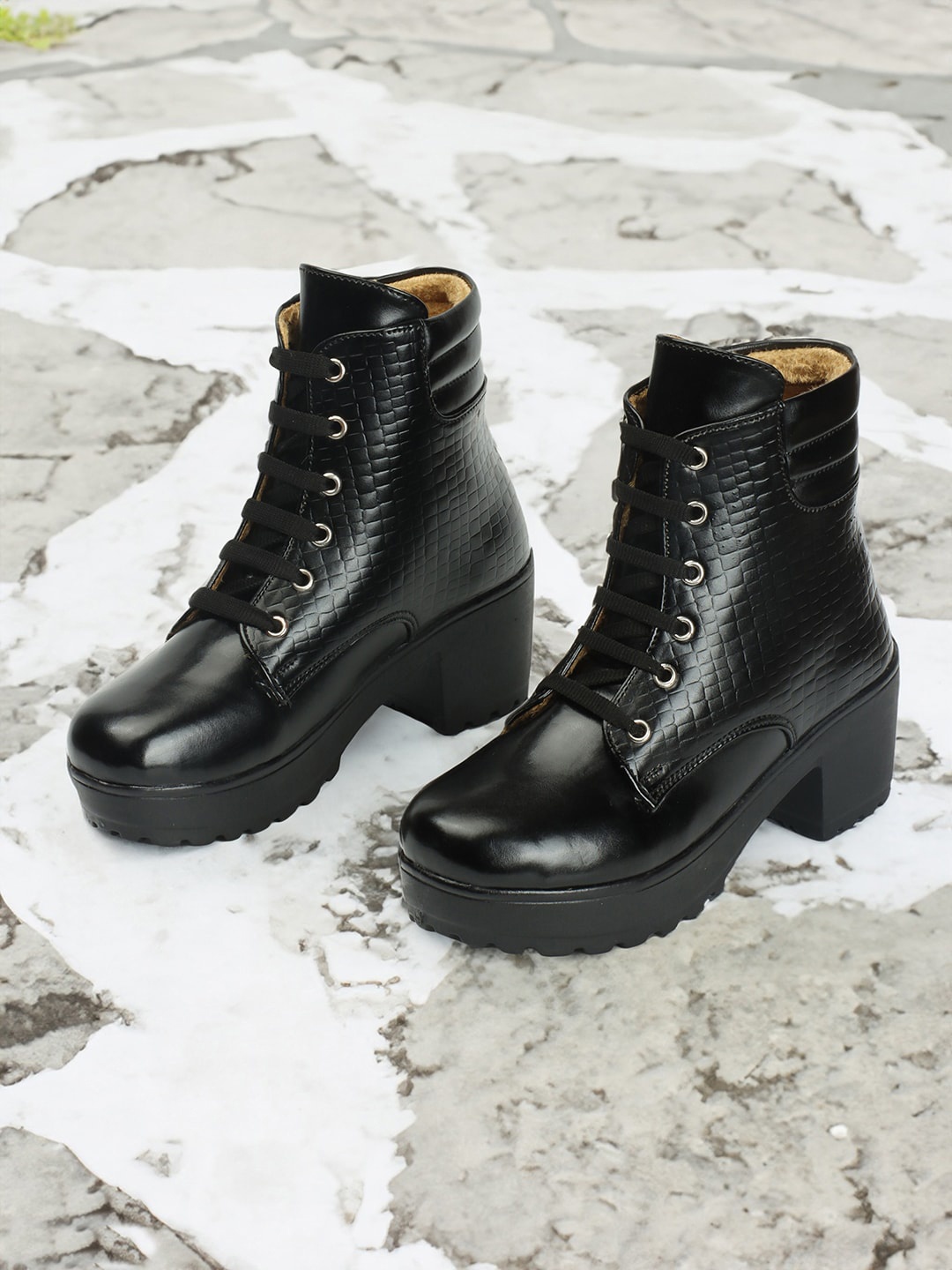 

The Roadster Lifestyle Co. Women Textured Heeled Mid-Top Chunky Boots, Black