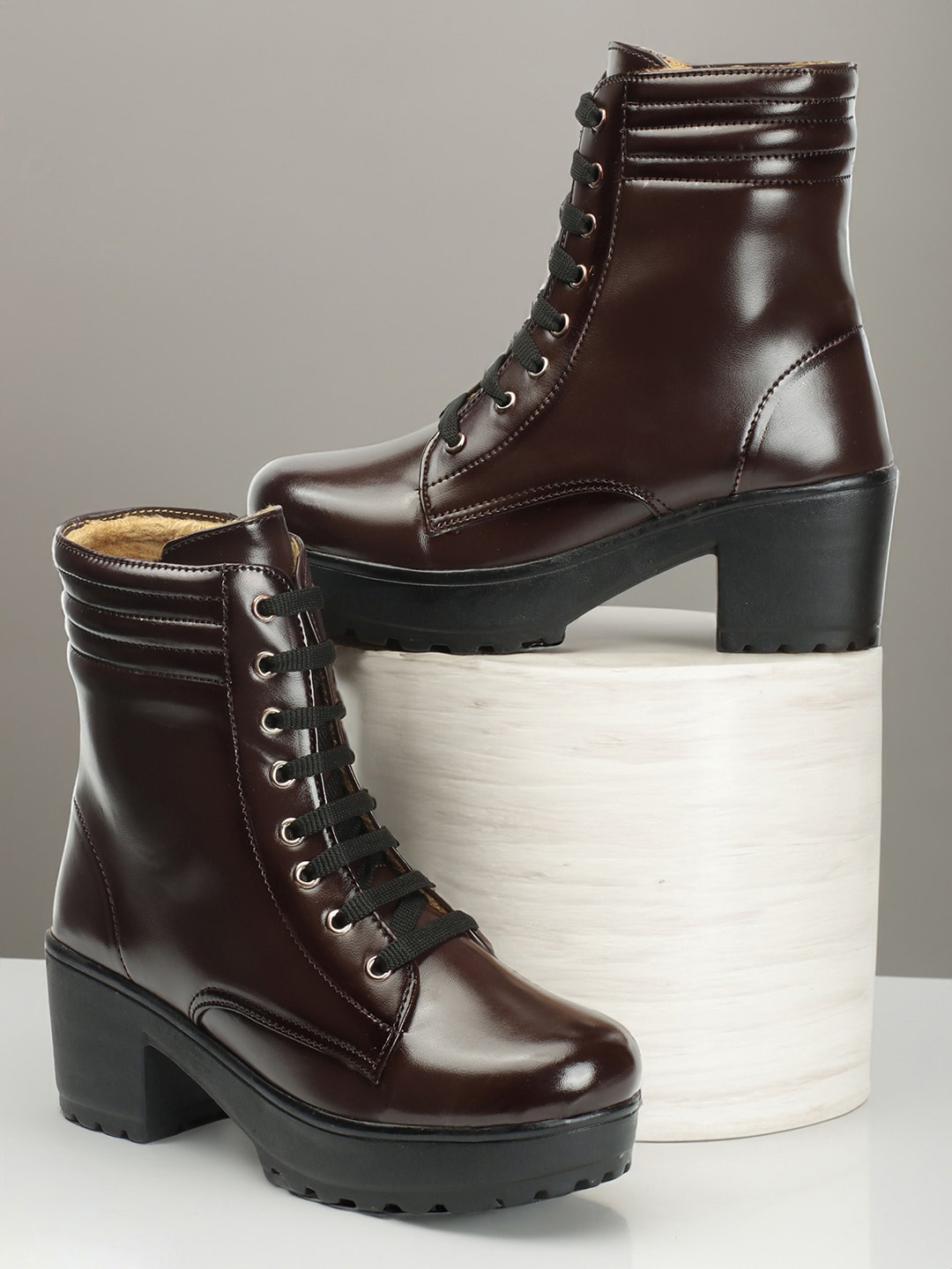 

The Roadster Lifestyle Co. Women Heeled Mid-Top Chunky Boots, Brown