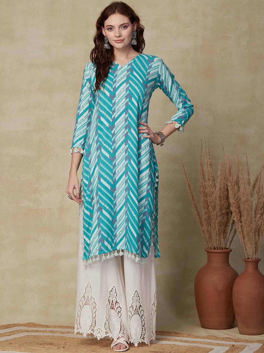

FASHOR Chevron Printed V-Neck Straight Kurta, Sea green