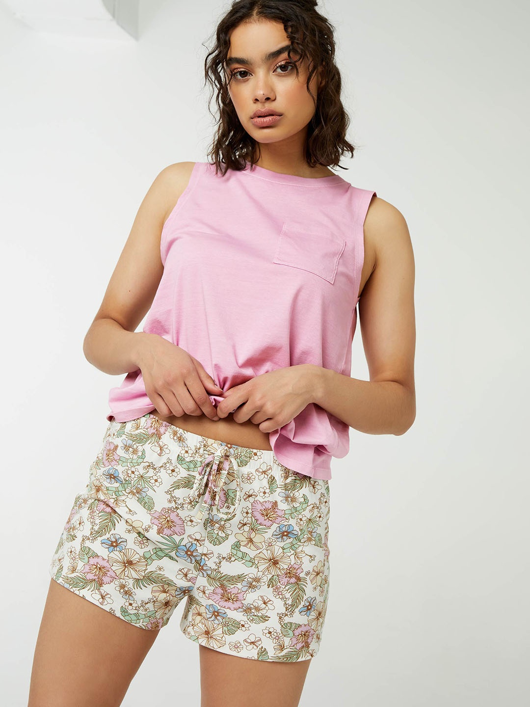 

Ardene Women Floral Printed Regular Shorts, White