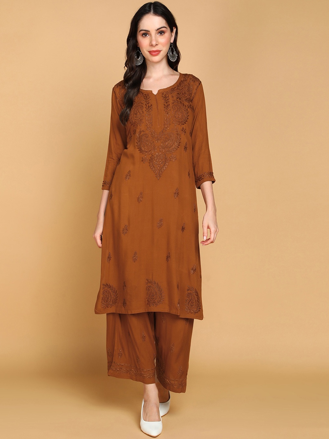 

VAHSON Ethnic Motifs Embroidered Chikankari Kurta with Palazzos, Brown