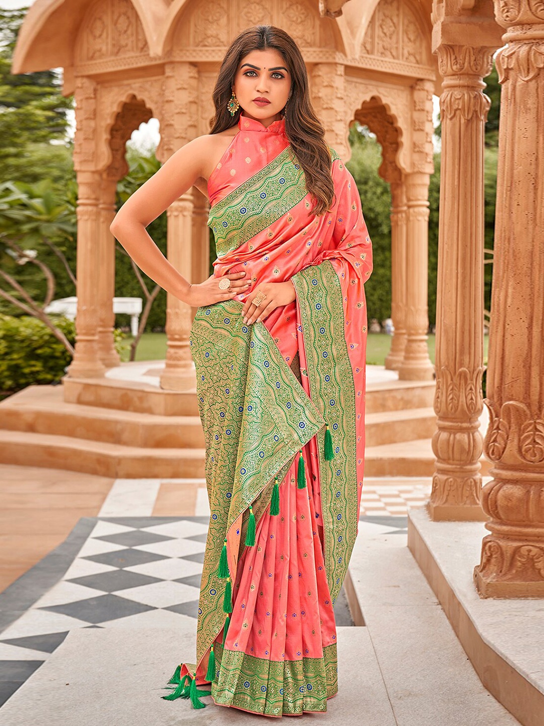 

MONJOLIKA FASHION Woven Design Zari Banarasi Saree, Pink