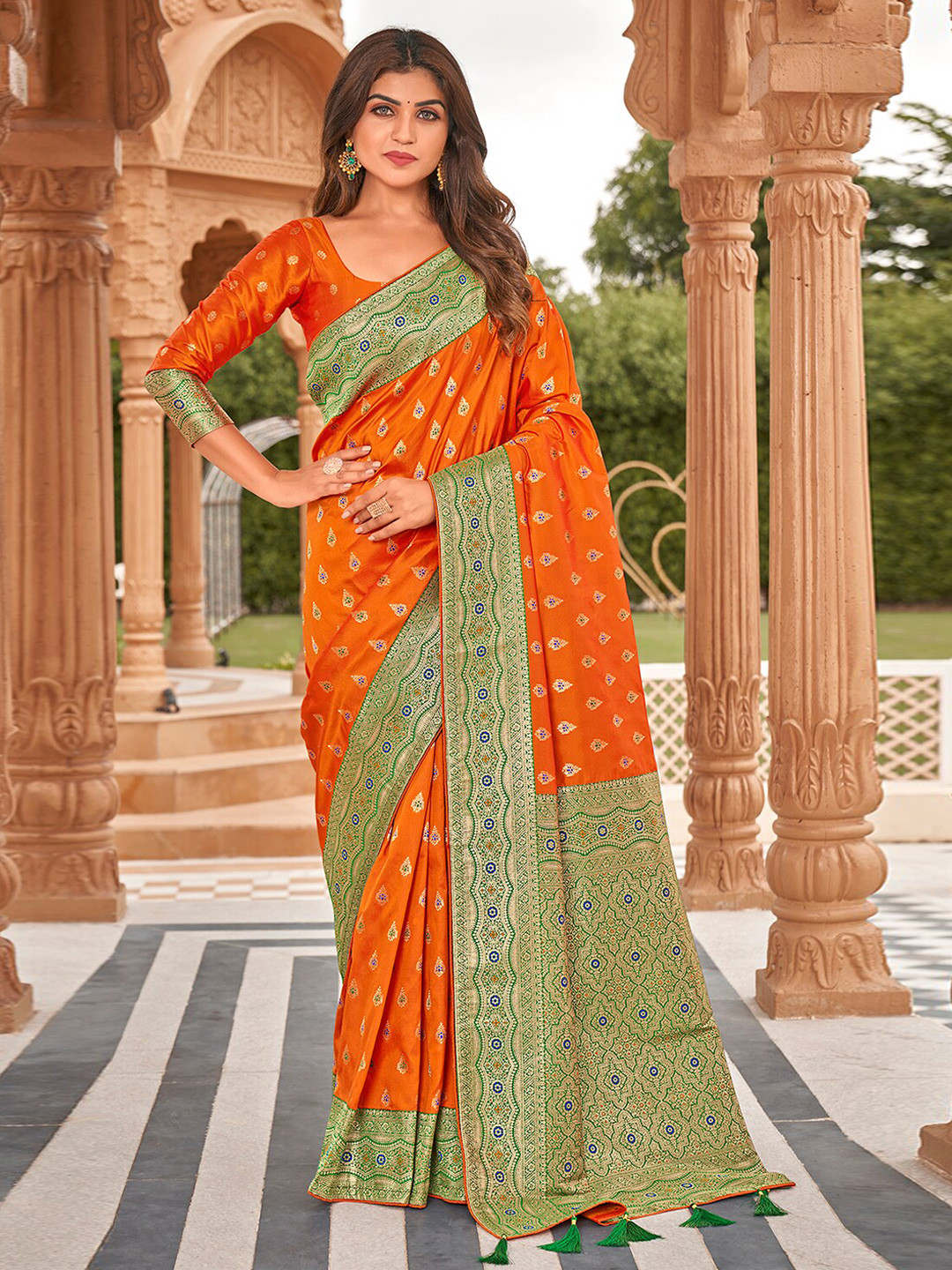 

MONJOLIKA FASHION Woven Design ZariBanarasi Saree, Orange