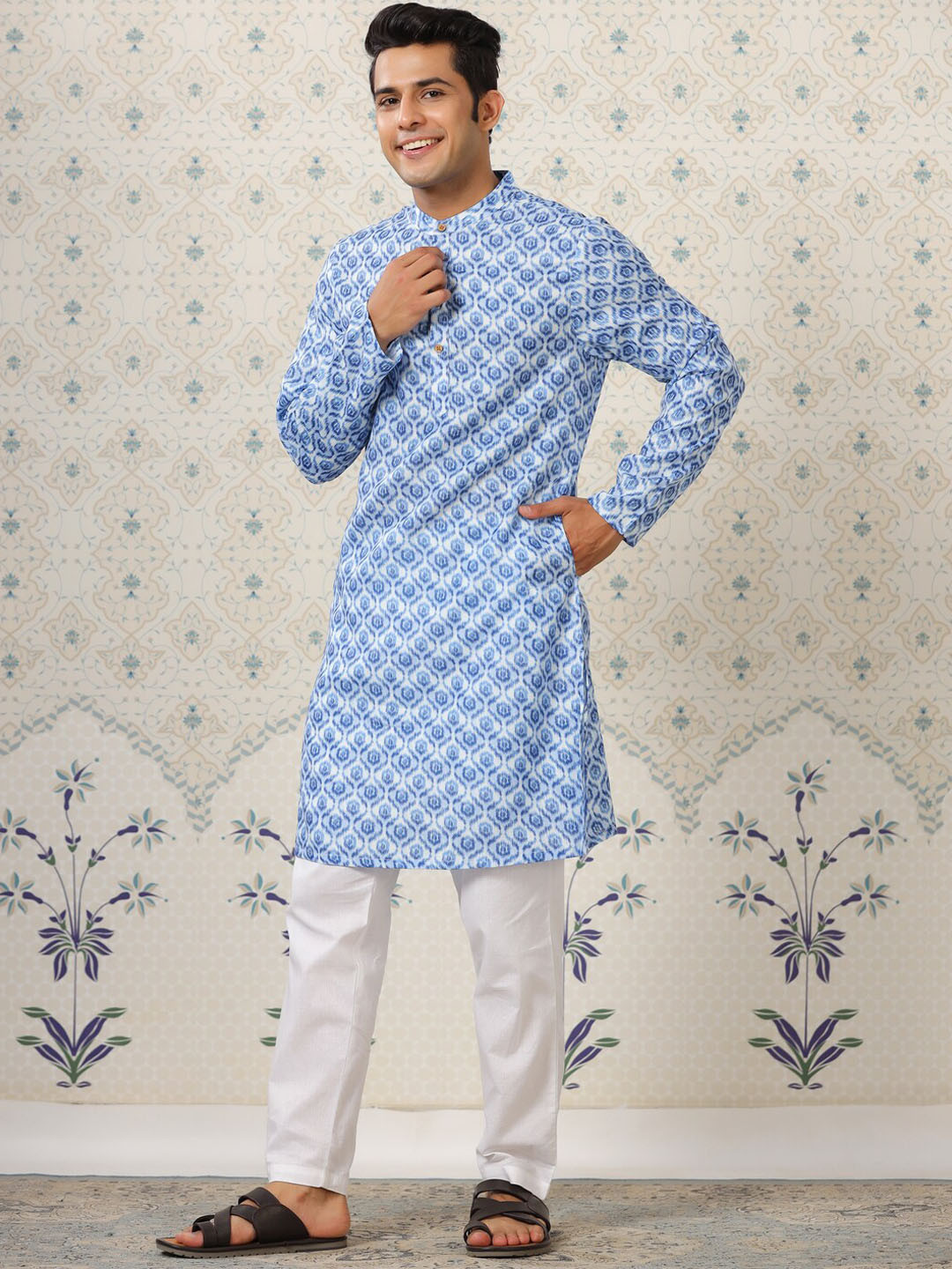 

Ode by House of Pataudi Men Ethnic Motifs Printed Straight Kurta, White