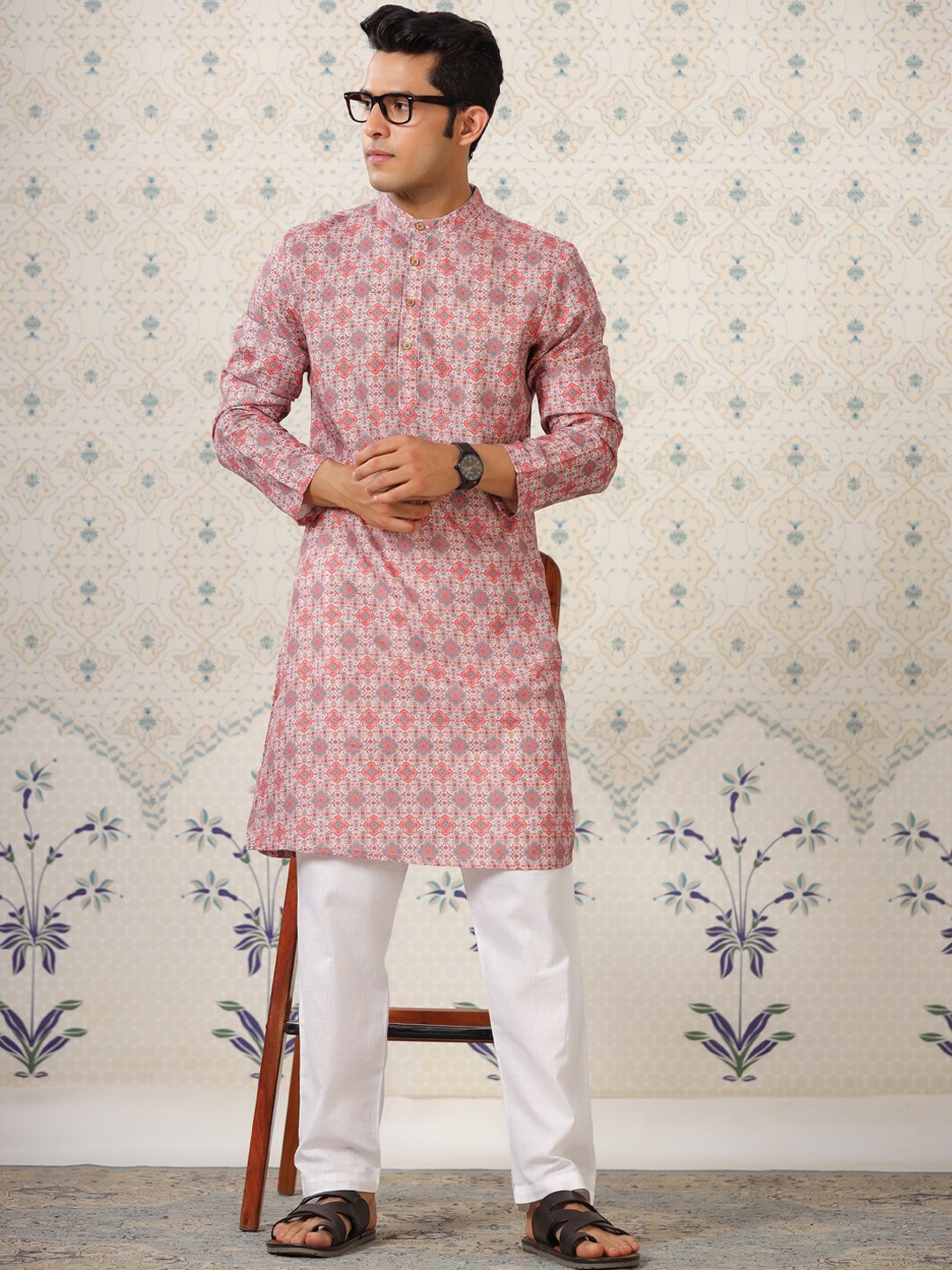 

Ode by House of Pataudi Men Ethnic Motifs Printed Straight Kurta, Pink