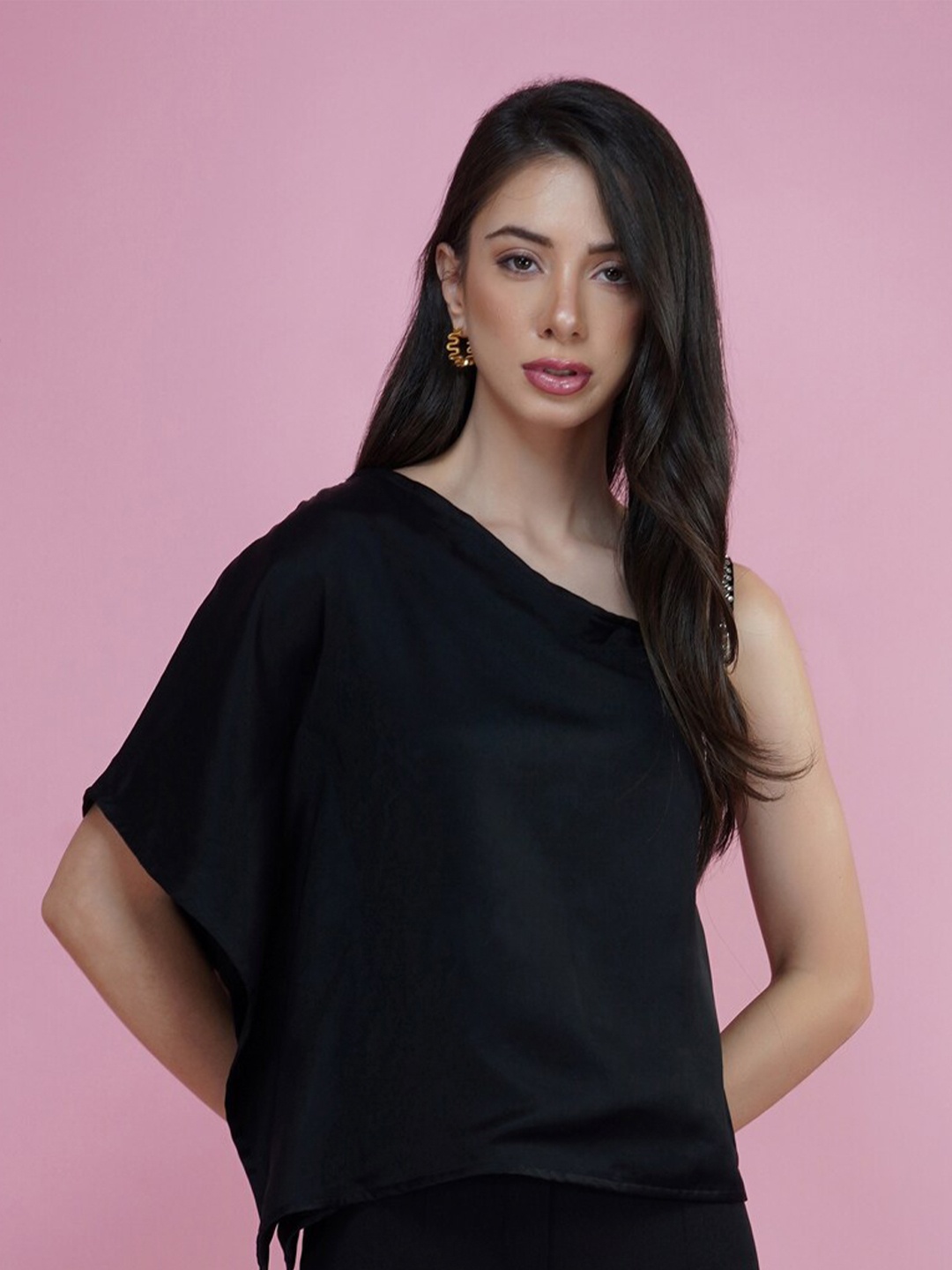 

DELAN One Shoulder Kimono Sleeves Top, Black