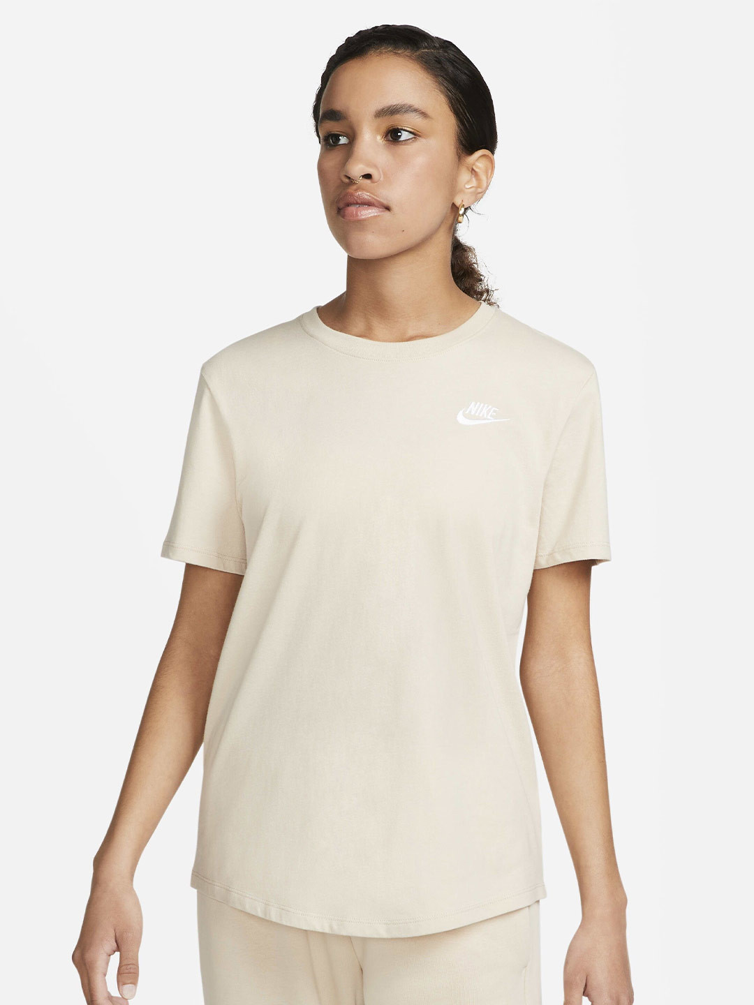 

Nike Sportswear Club Essentials Women's T-Shirt, Off white