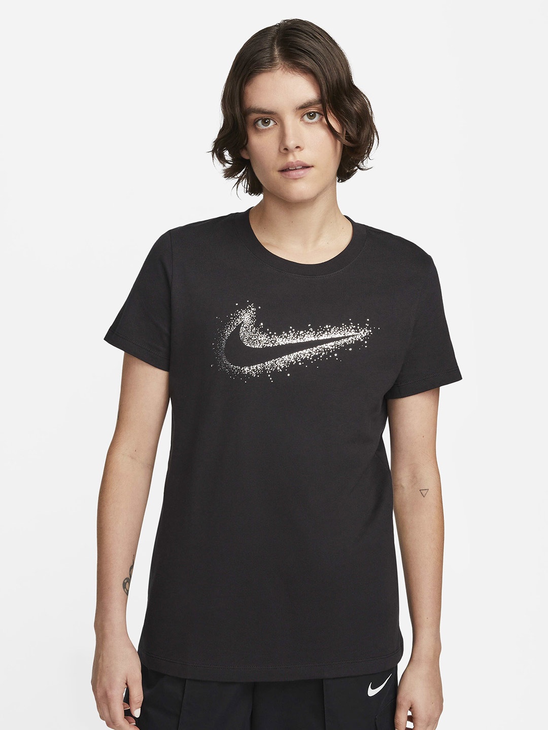 

Nike Sportswear Swoosh Women Graphic Relaxed-Fit T-Shirt, Black