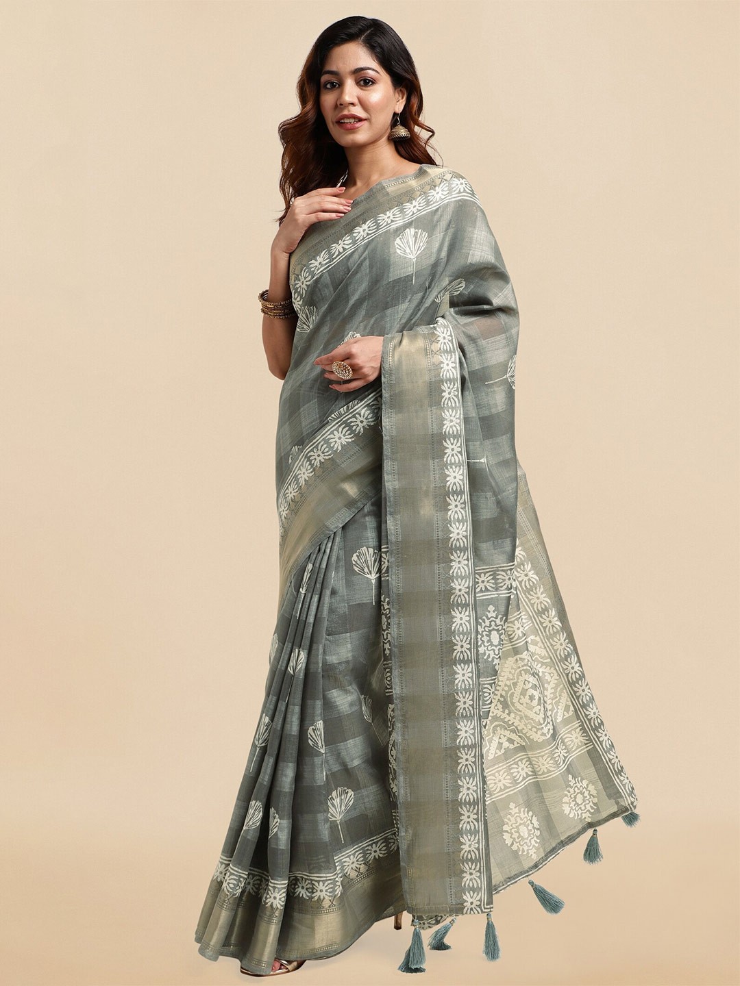 

MIRCHI FASHION Grey & White Ethnic Motifs Printed Zari Block Print Saree