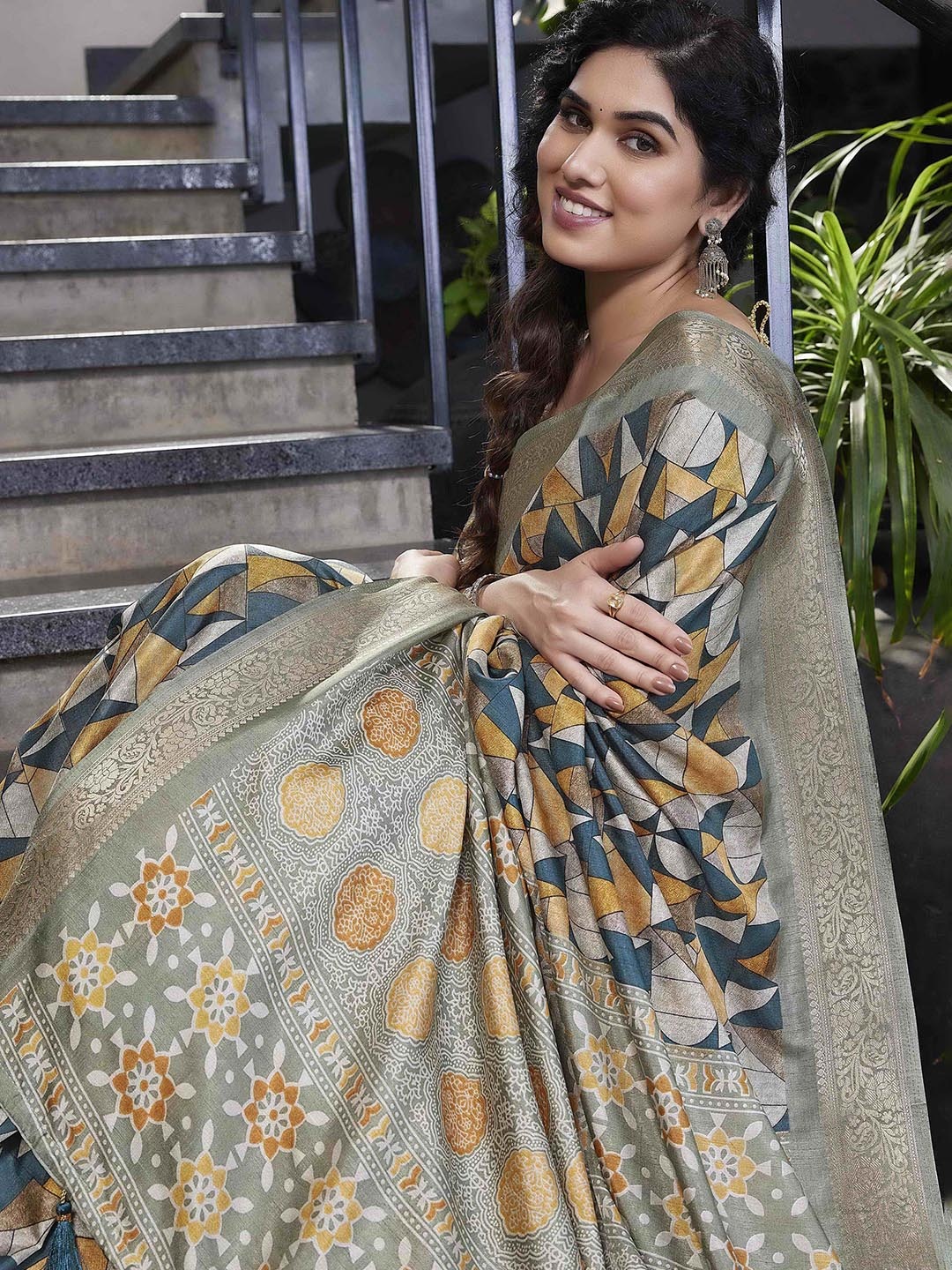 

MIRCHI FASHION Geometric Printed Zari Silk Blend Saree, Blue