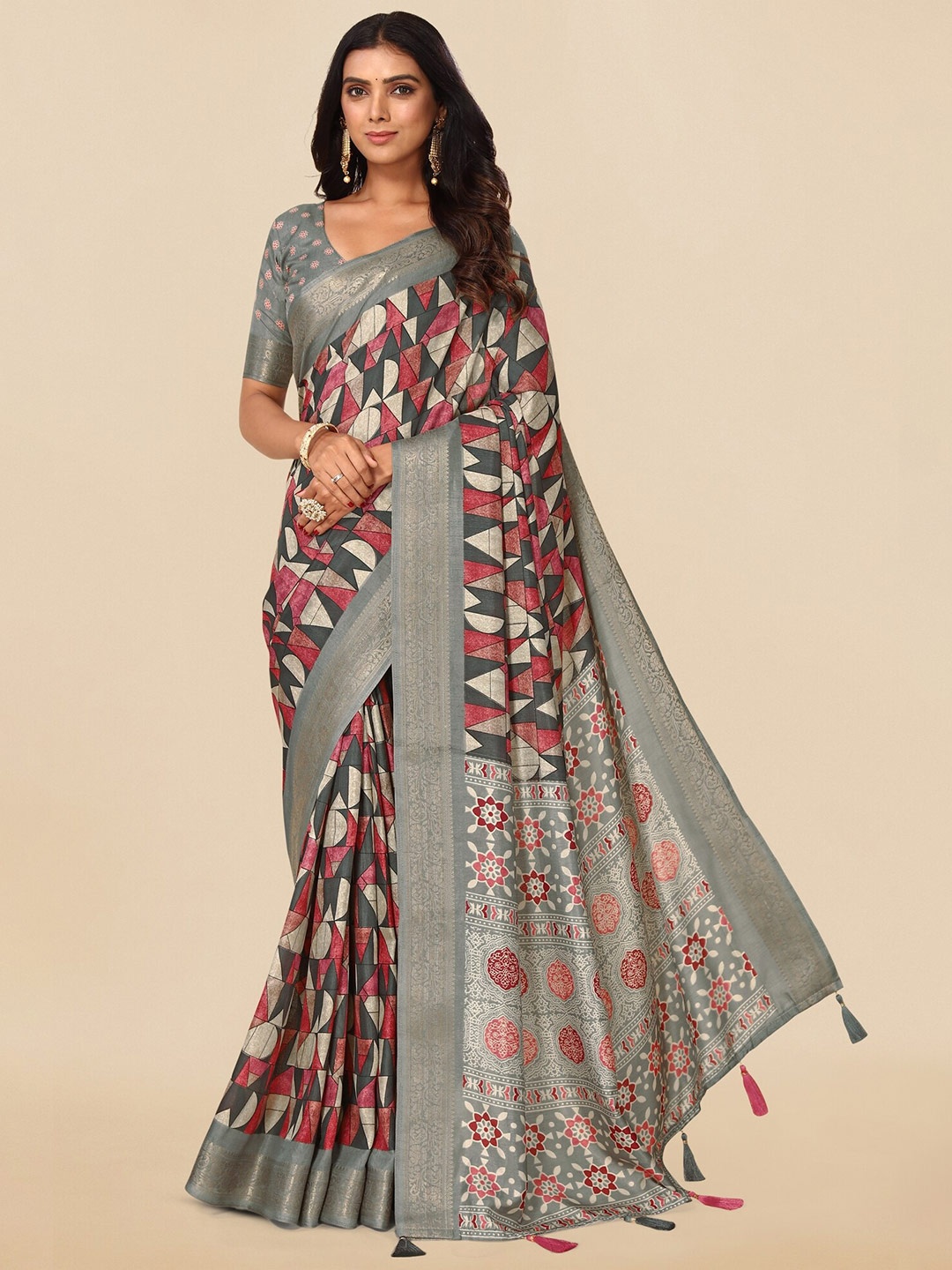 

MIRCHI FASHION Grey & Pink Geometric Printed Zari Saree