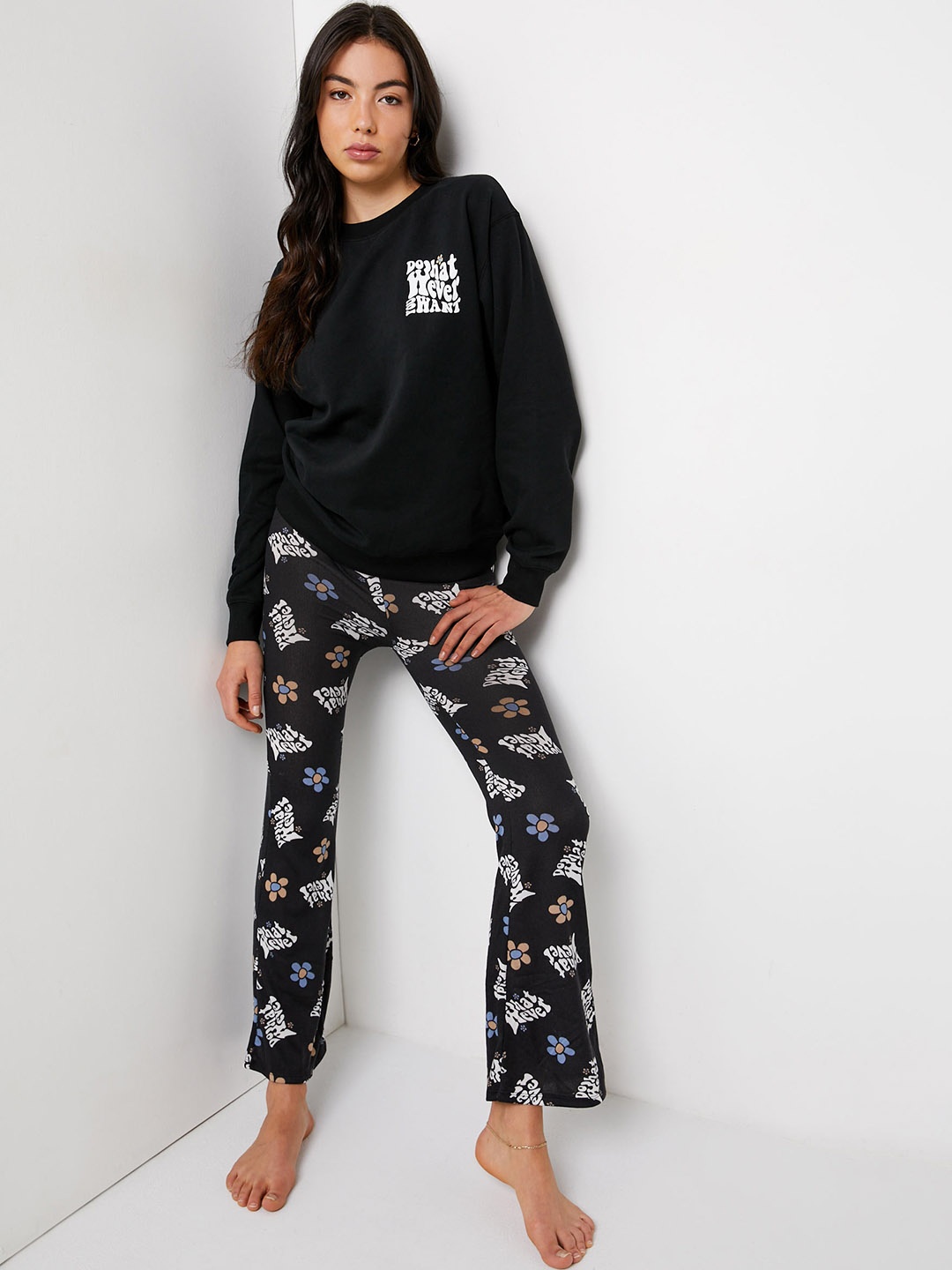 

Ardene Women Typography Printed Lounge Pants, Black